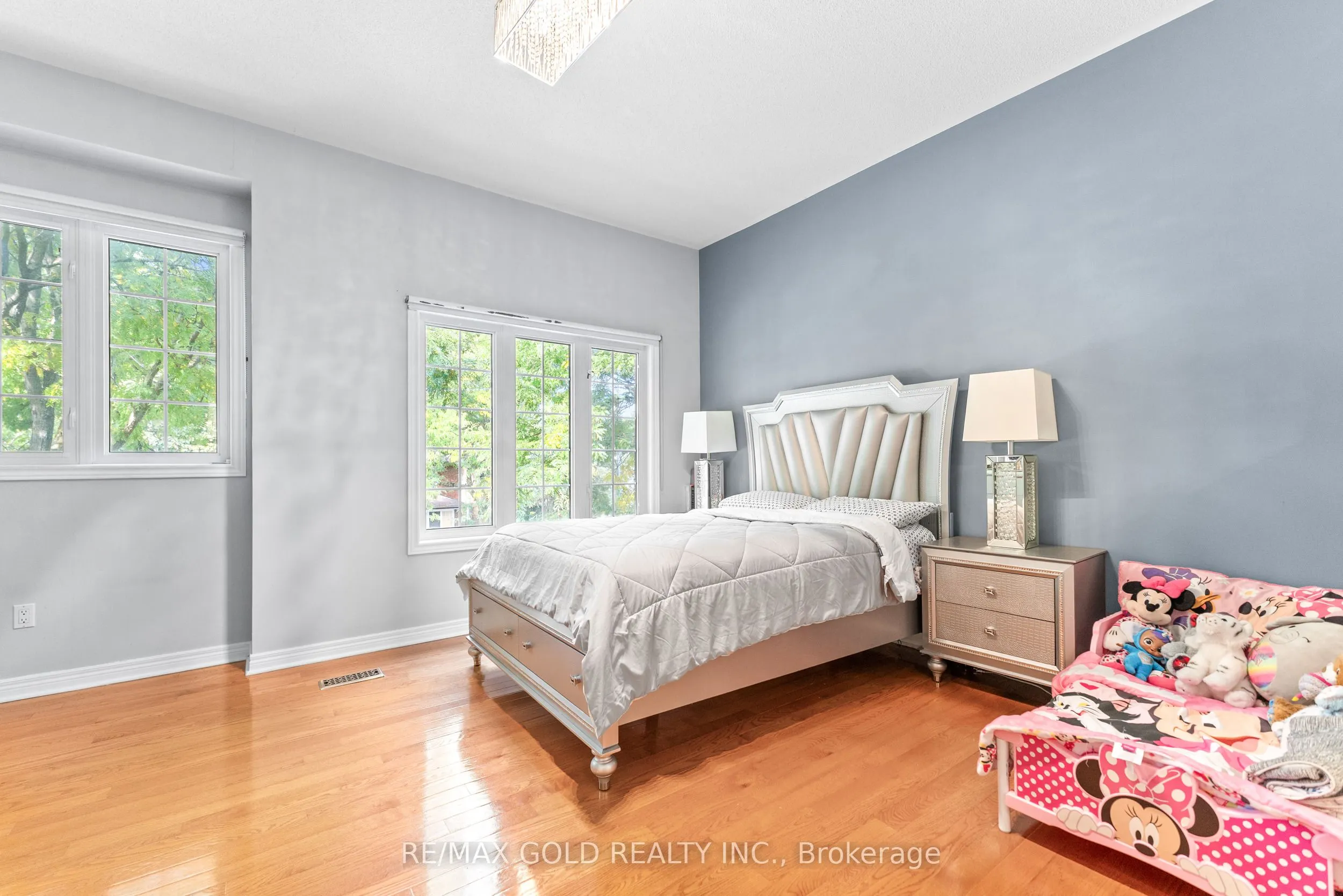 61 Nelson Street W, #6