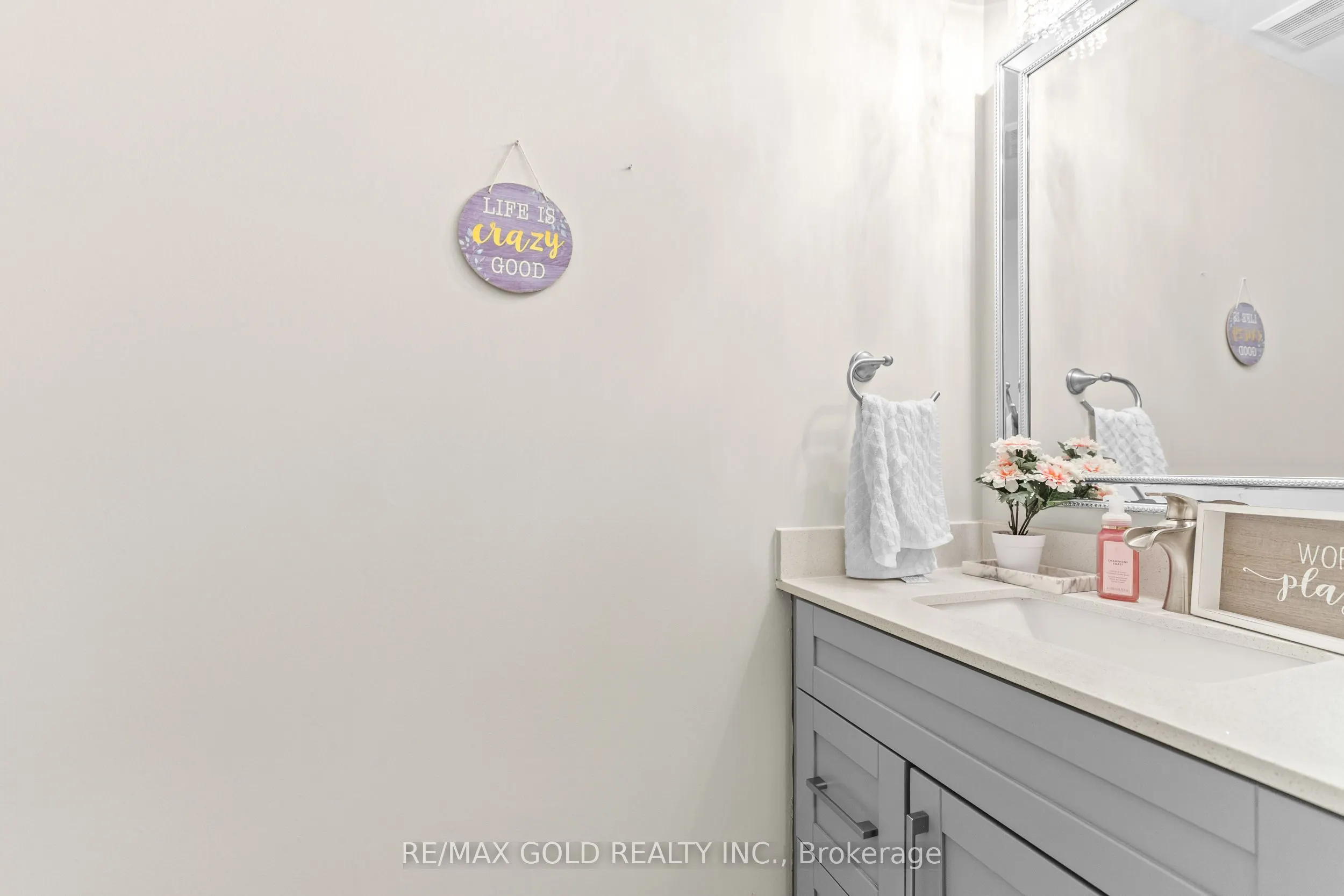 61 Nelson Street W, #6