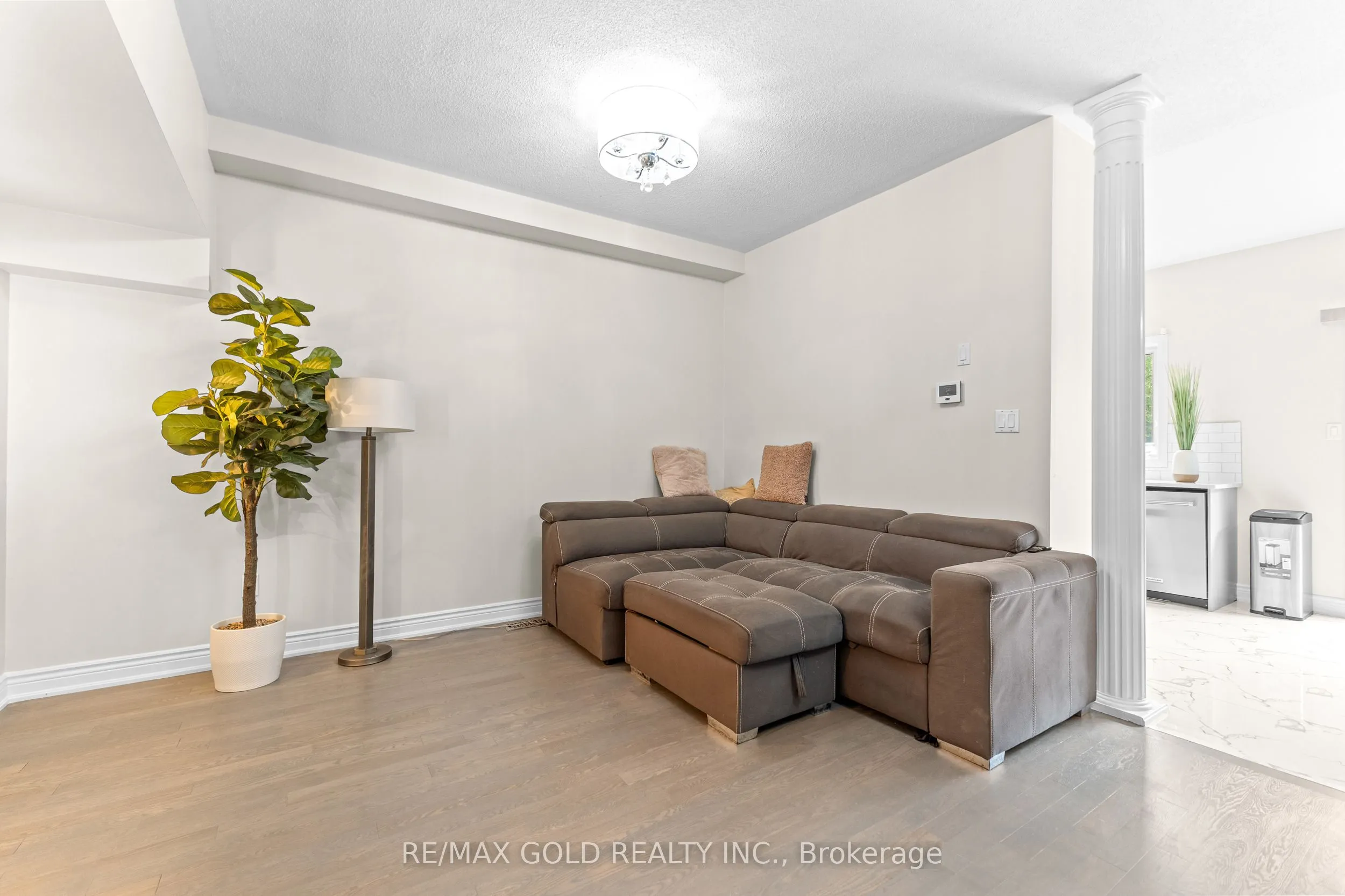 61 Nelson Street W, #6