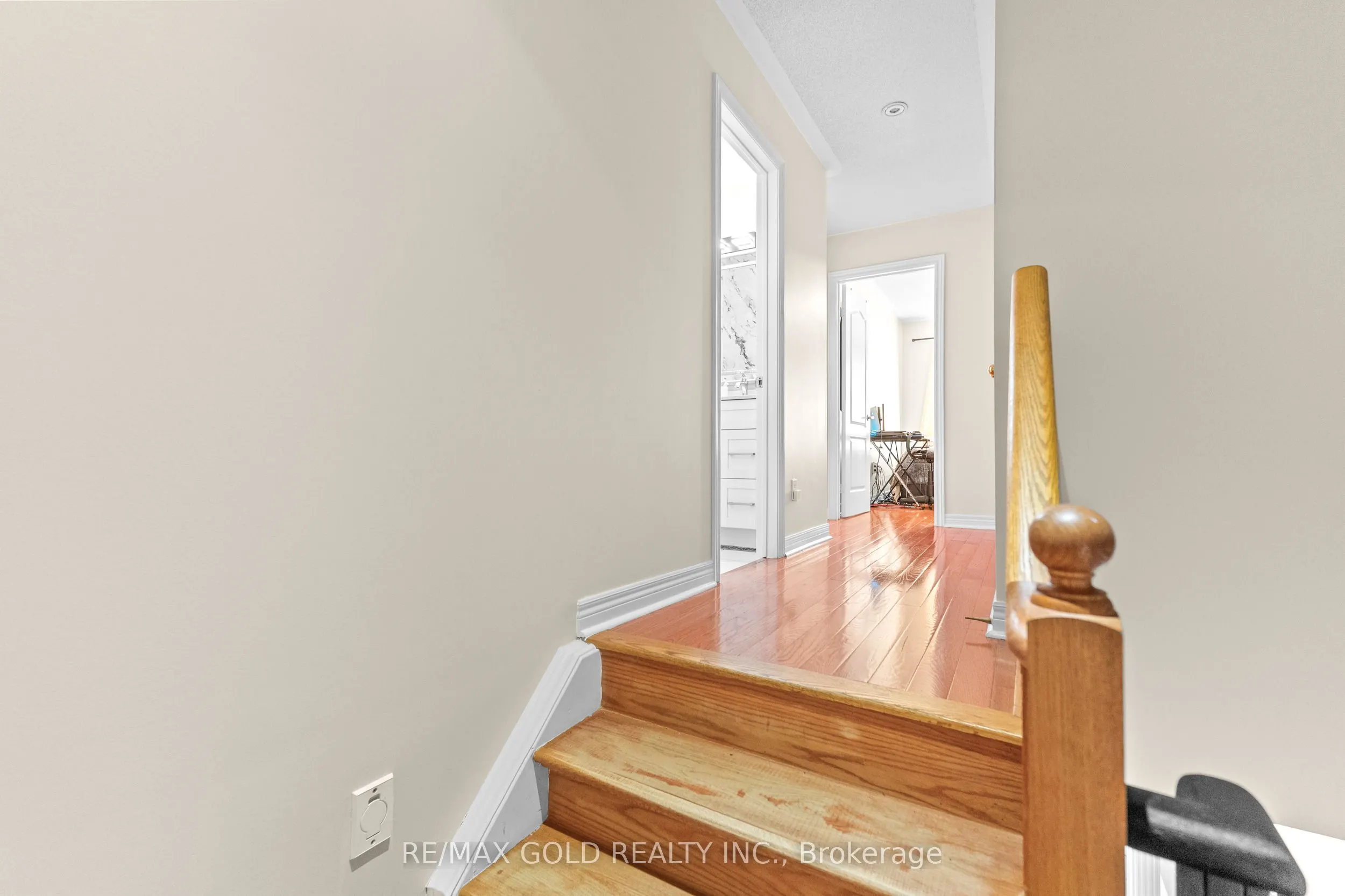 61 Nelson Street W, #6