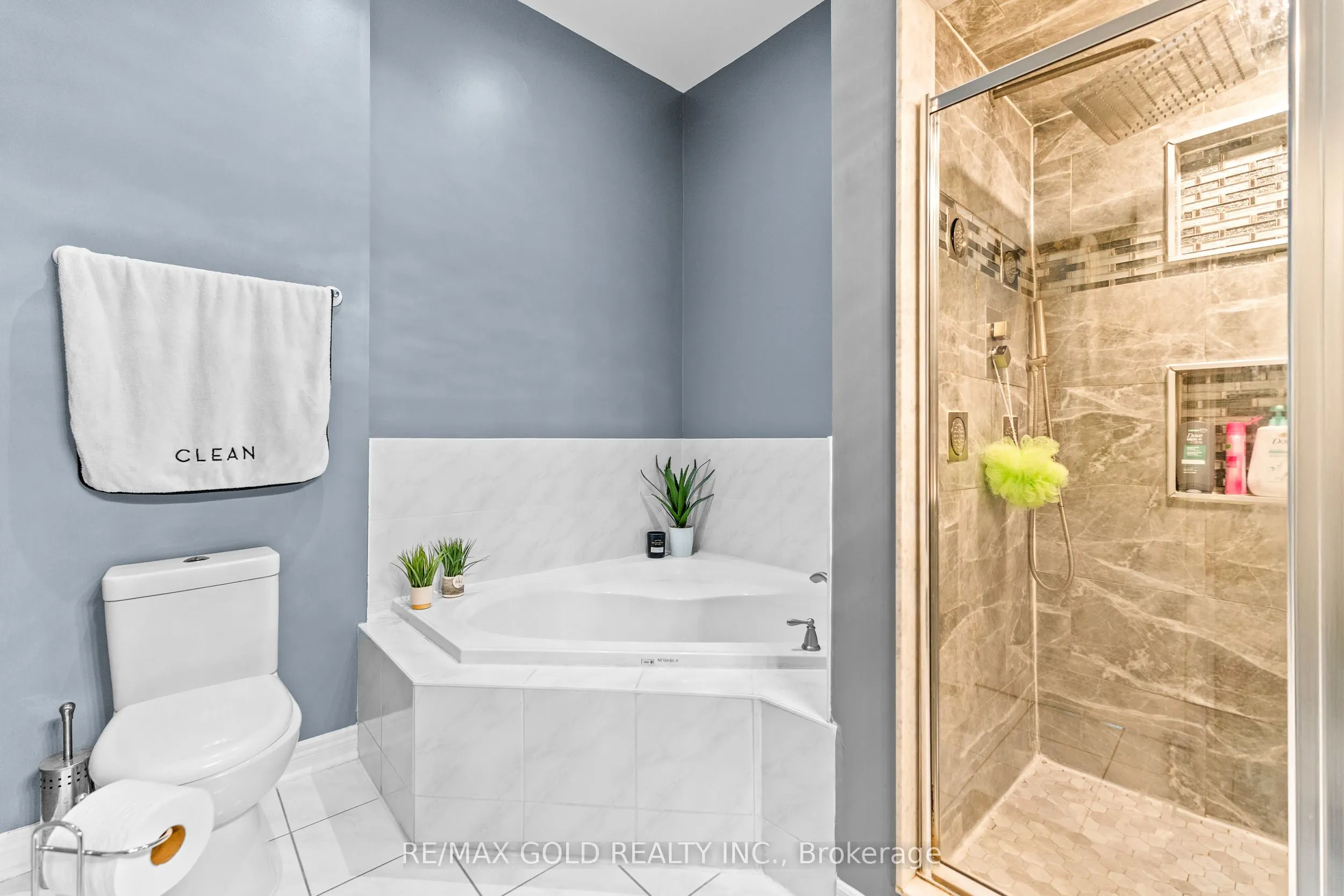 61 Nelson Street W, #6