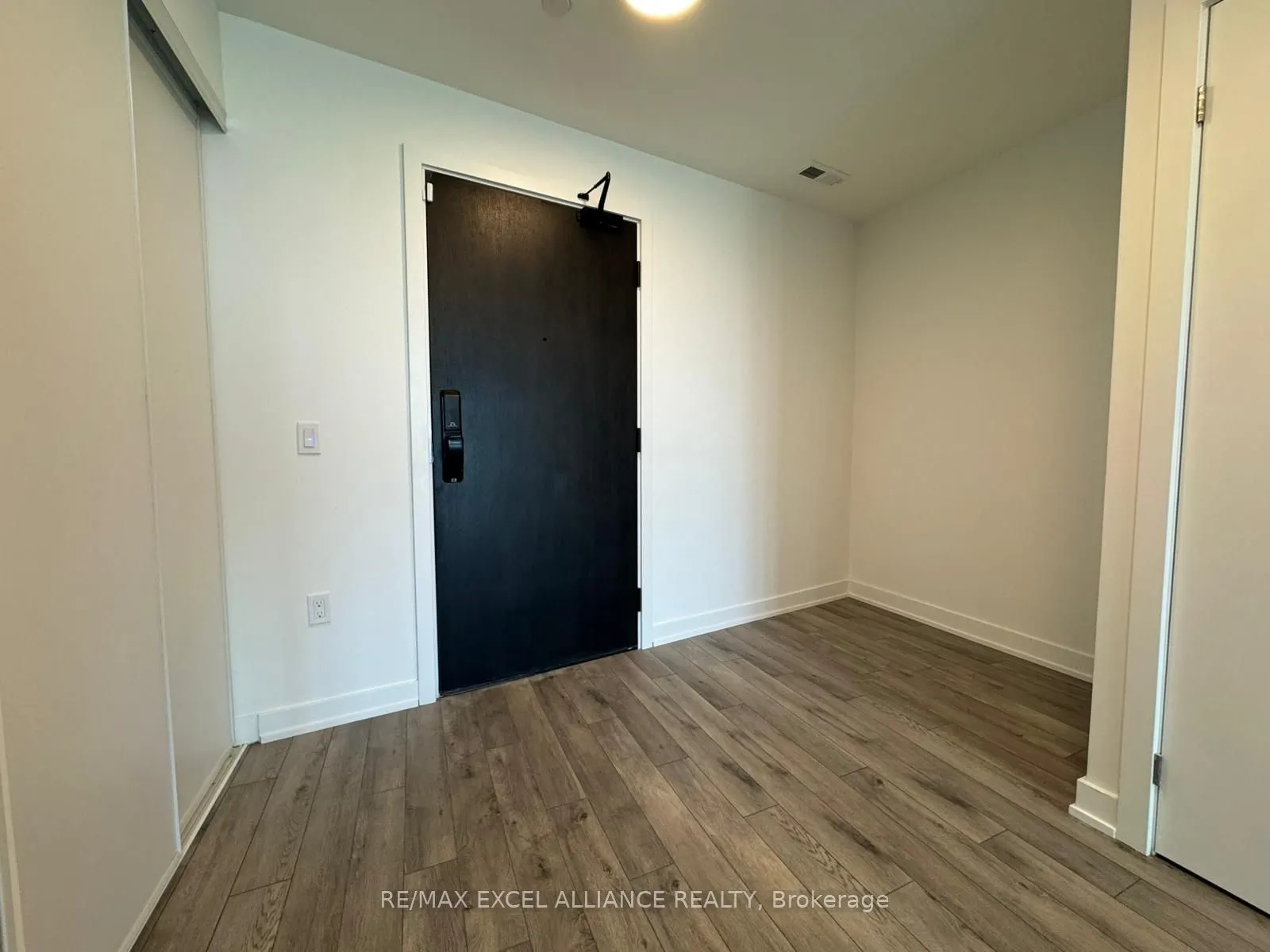 1005 Dundas Street E, #718