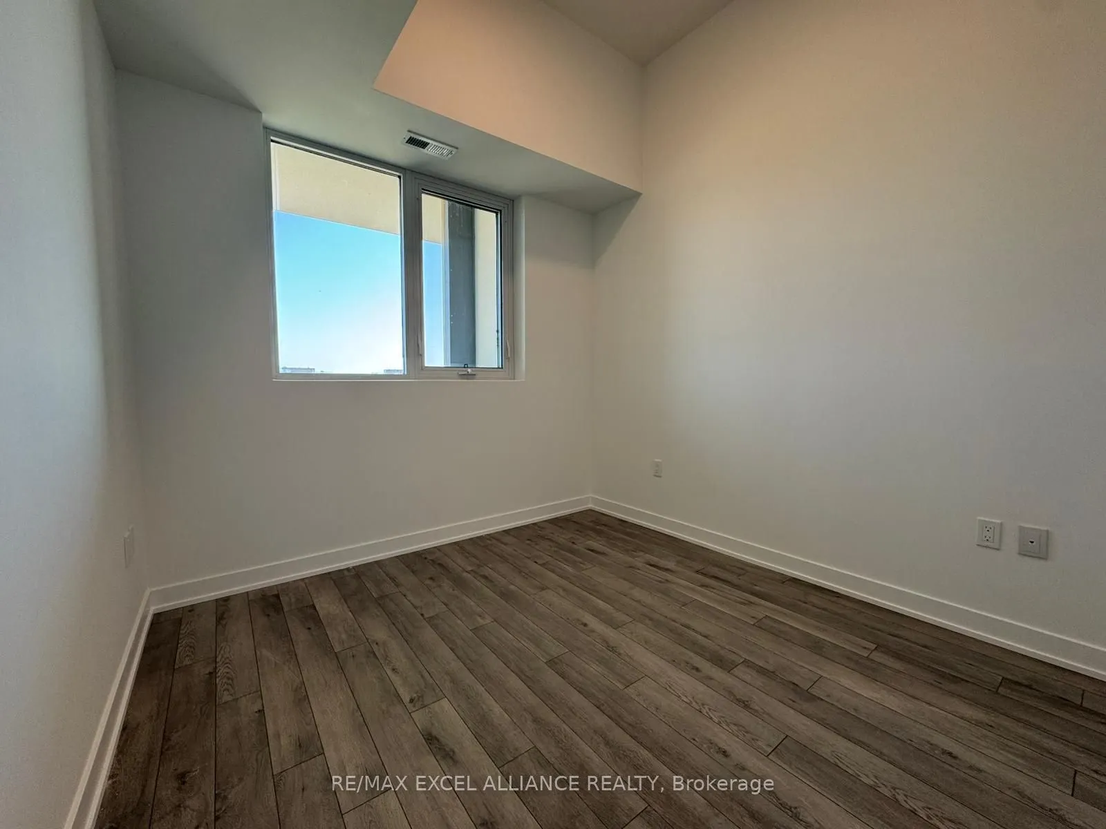1005 Dundas Street E, #718