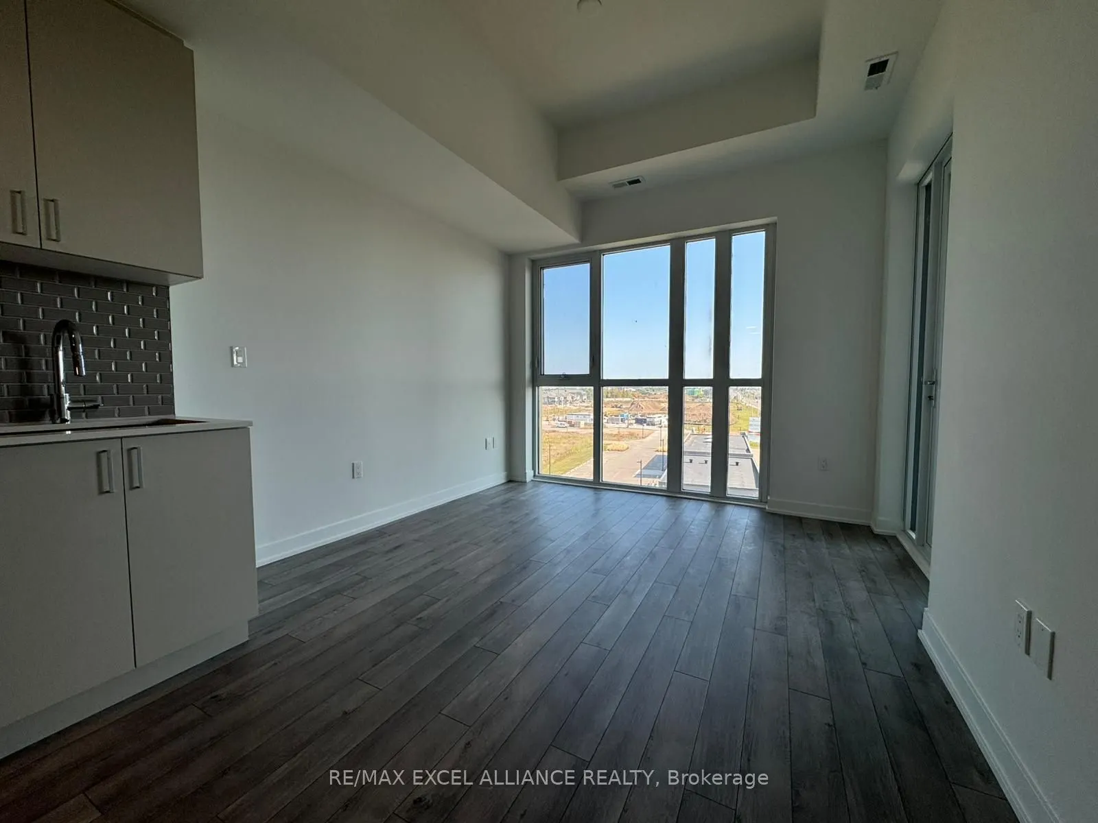 1005 Dundas Street E, #718