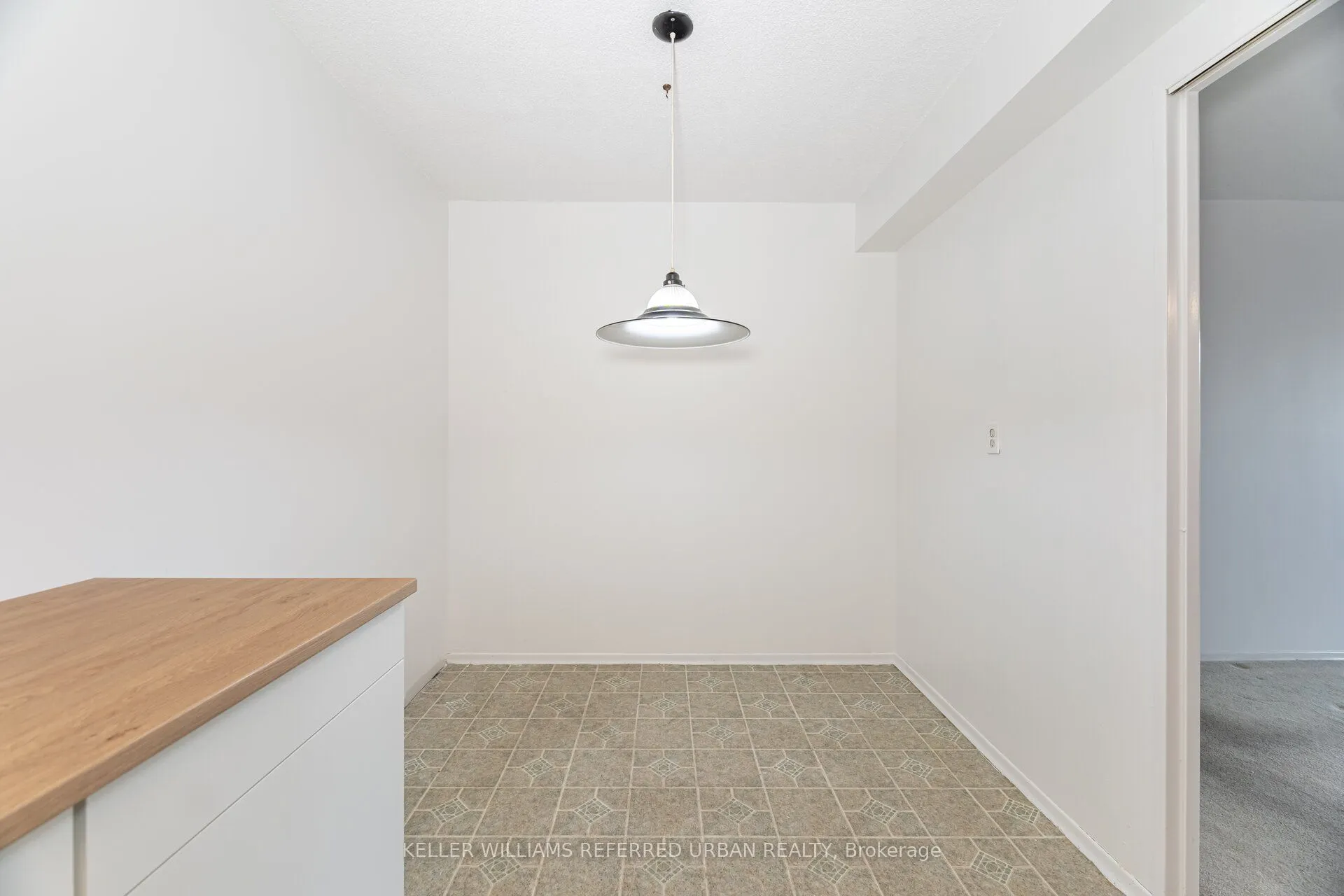 1515 Lakeshore Road E, #404