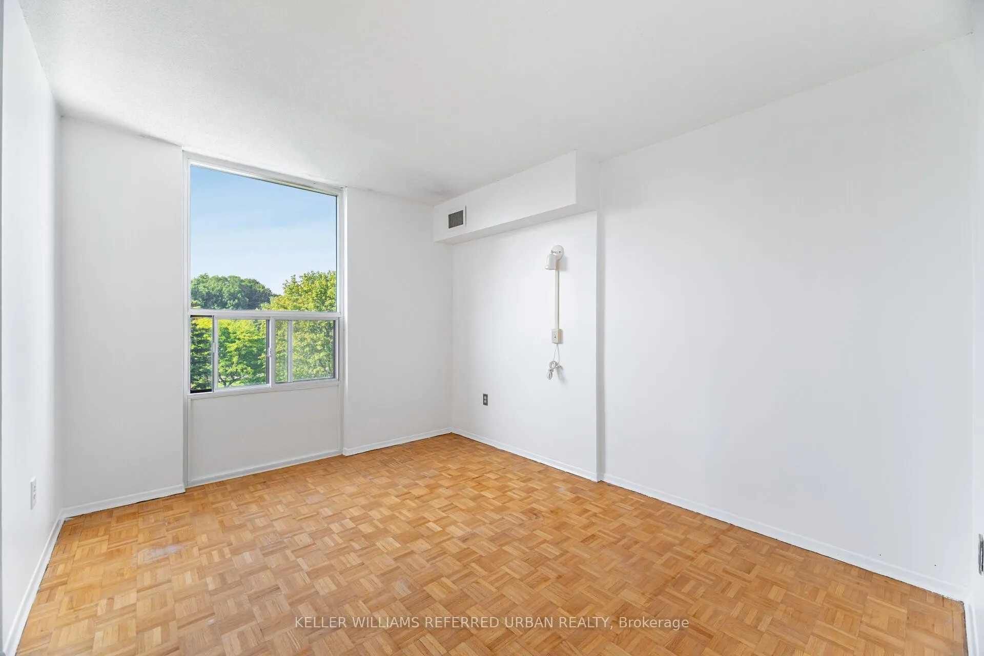 1515 Lakeshore Road E, #404