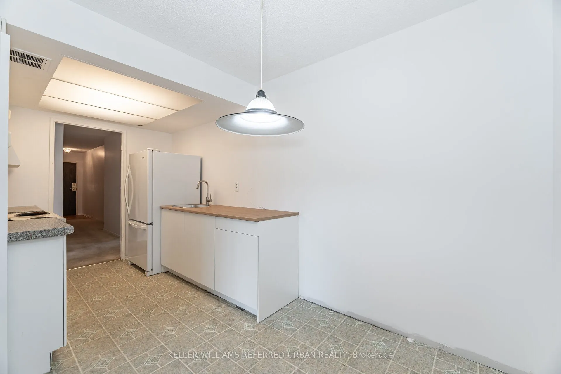 1515 Lakeshore Road E, #404
