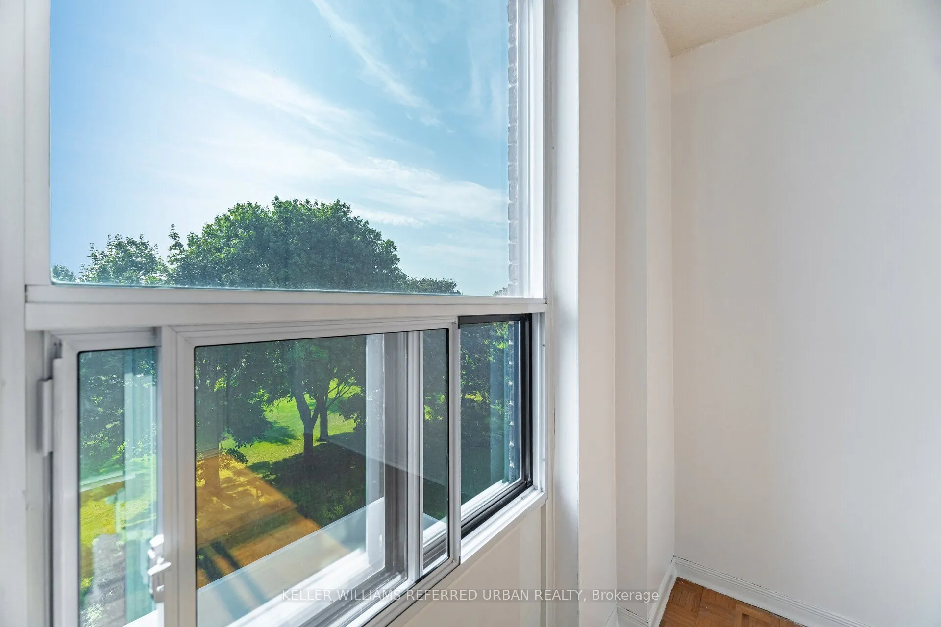 1515 Lakeshore Road E, #404
