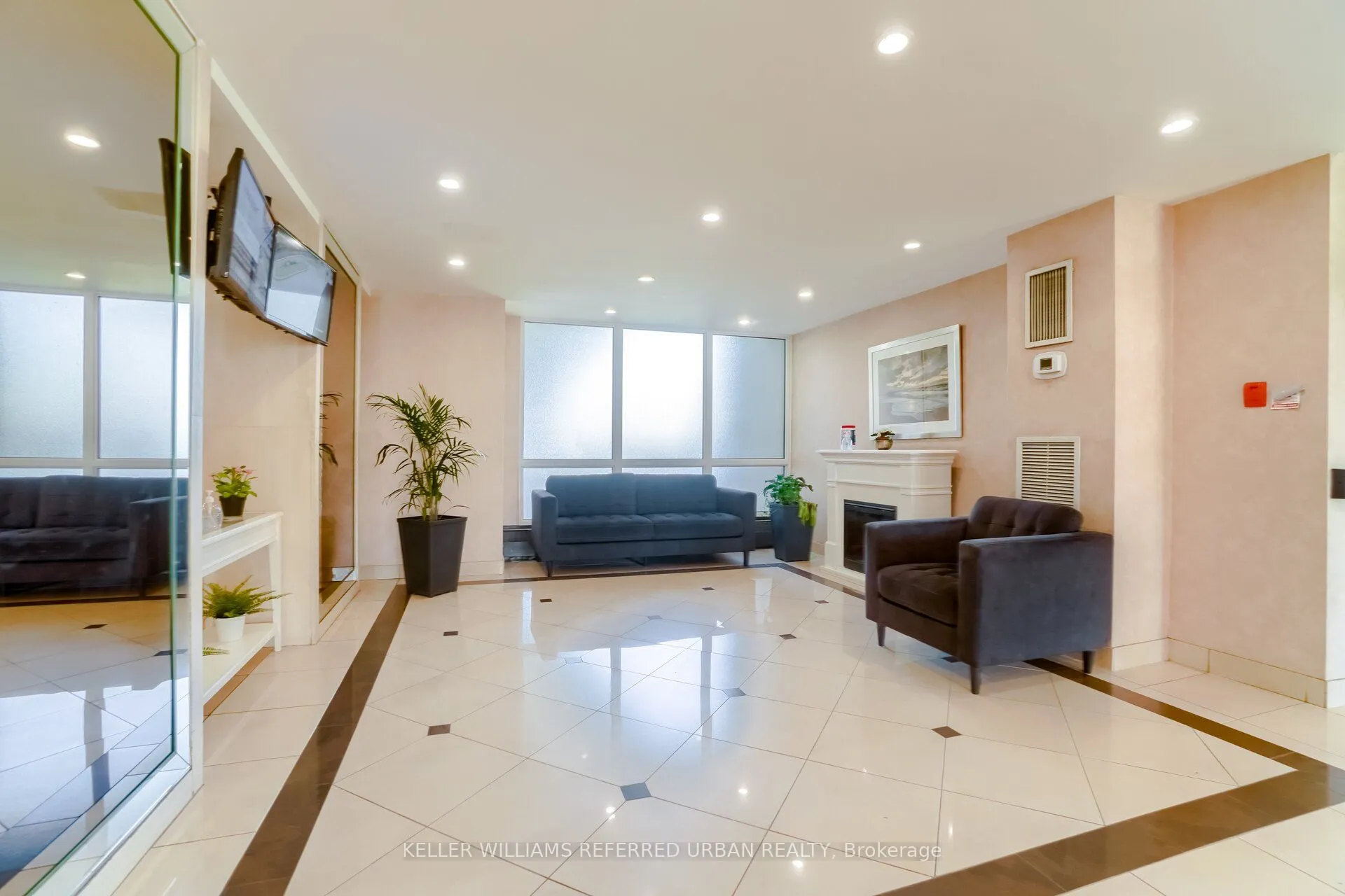 1515 Lakeshore Road E, #404