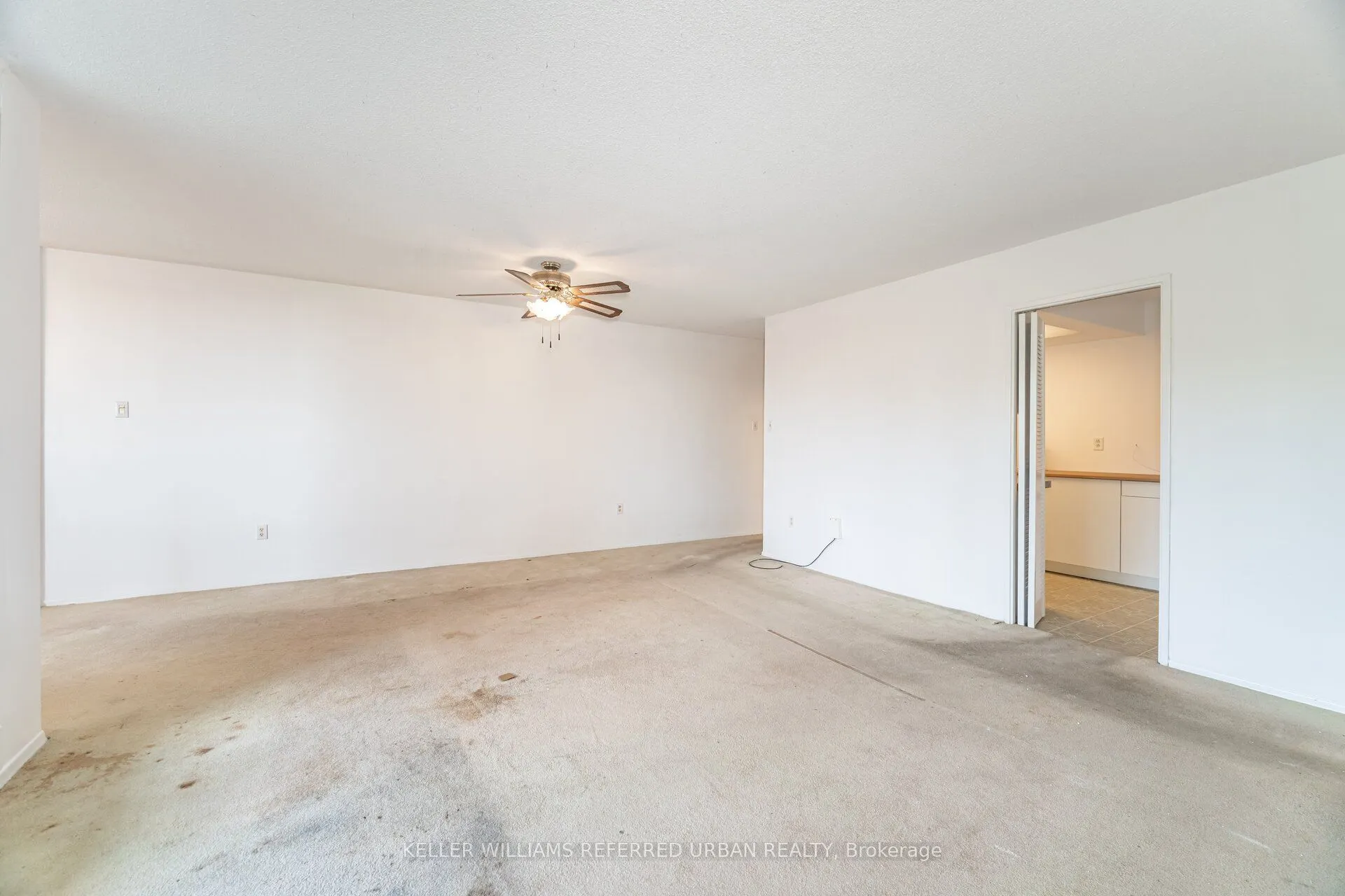 1515 Lakeshore Road E, #404
