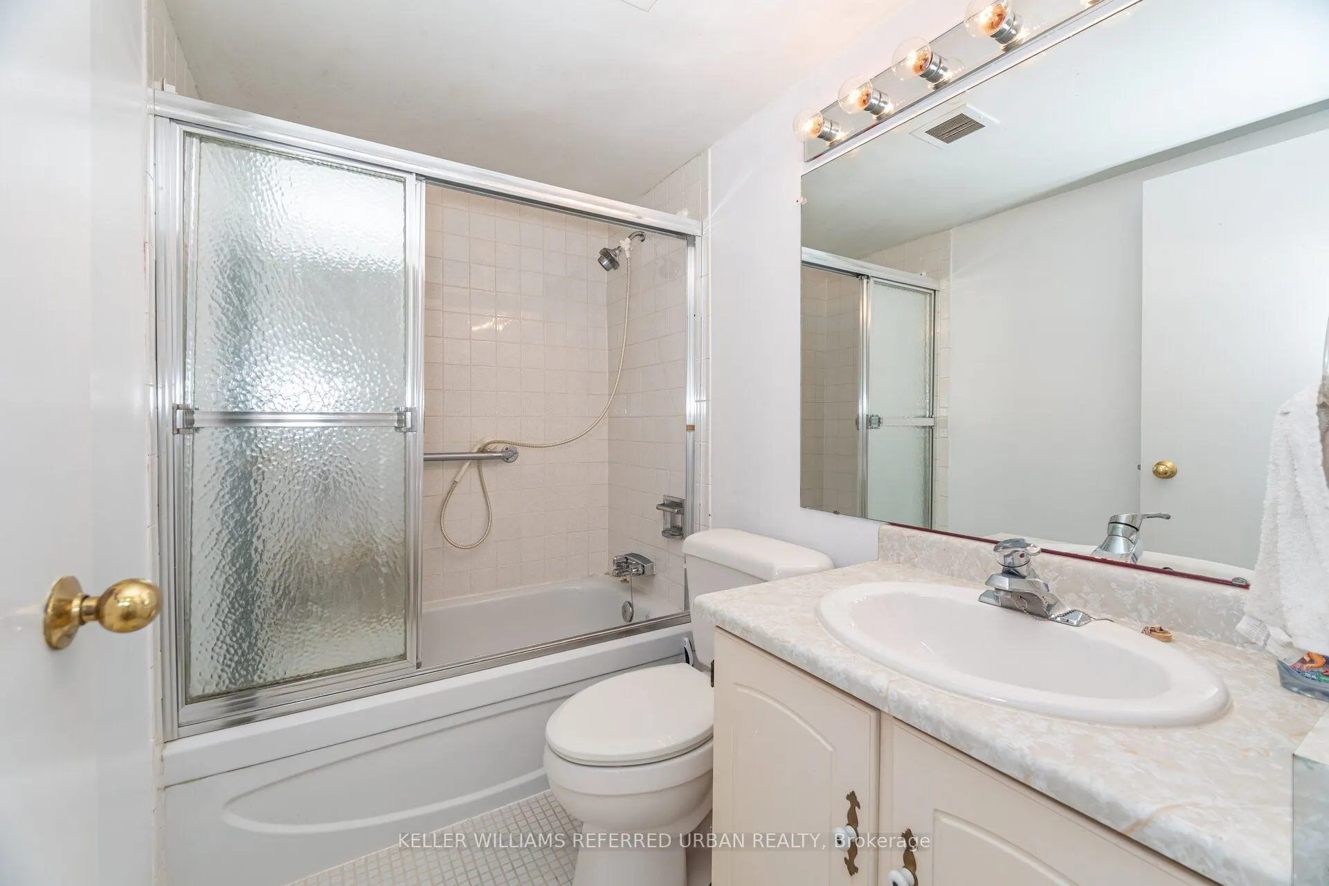 1515 Lakeshore Road E, #404