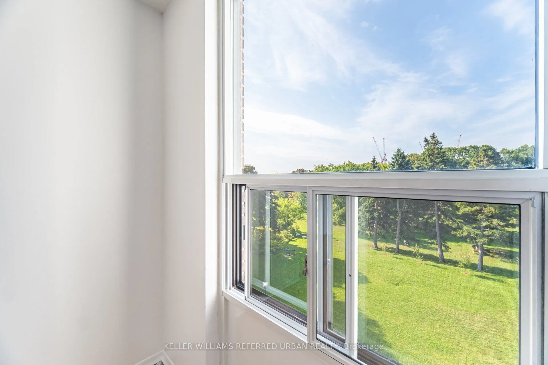 1515 Lakeshore Road E, #404