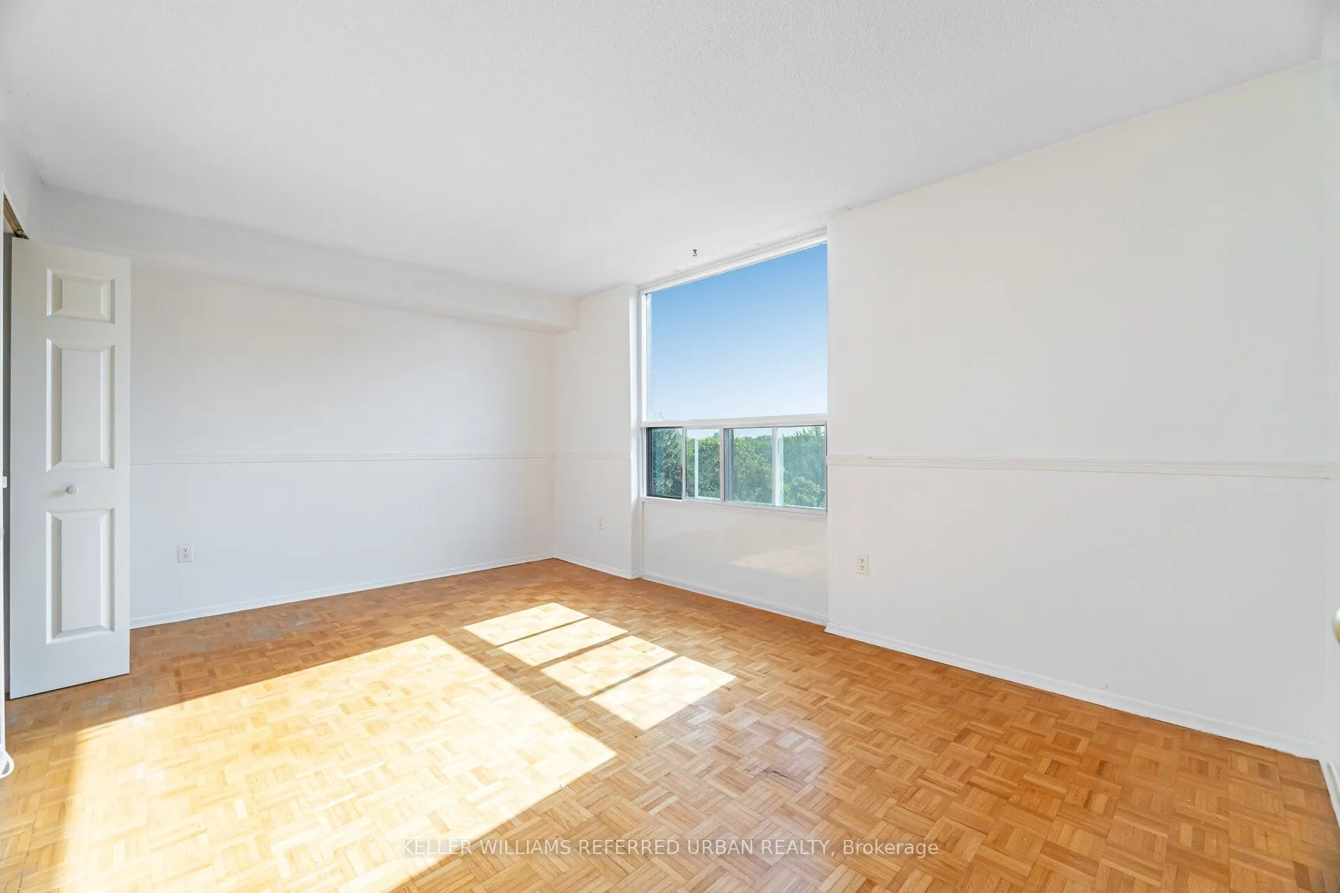 1515 Lakeshore Road E, #404