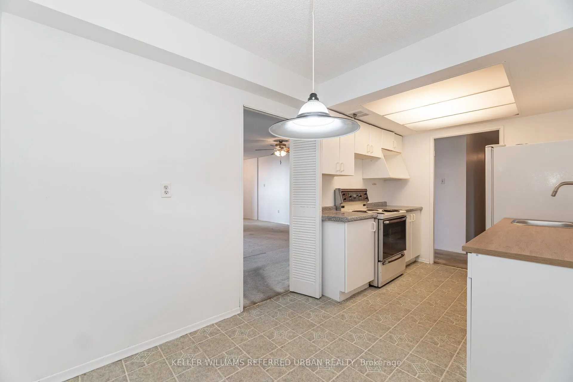 1515 Lakeshore Road E, #404