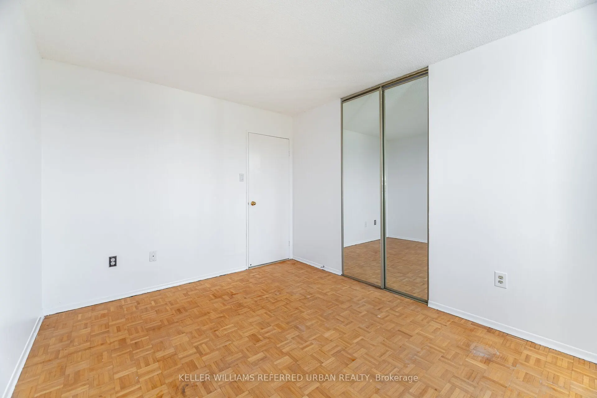 1515 Lakeshore Road E, #404
