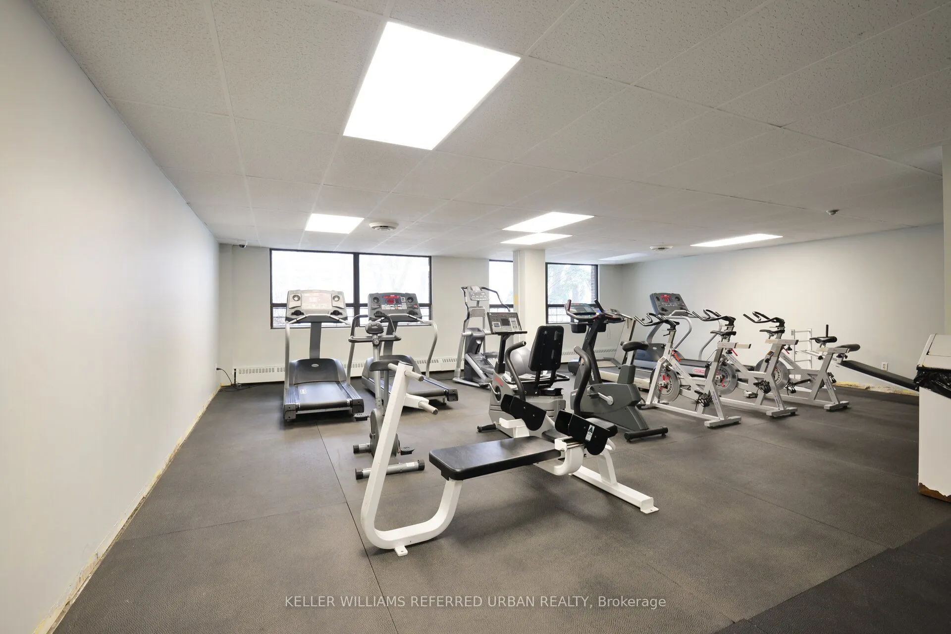 1515 Lakeshore Road E, #404