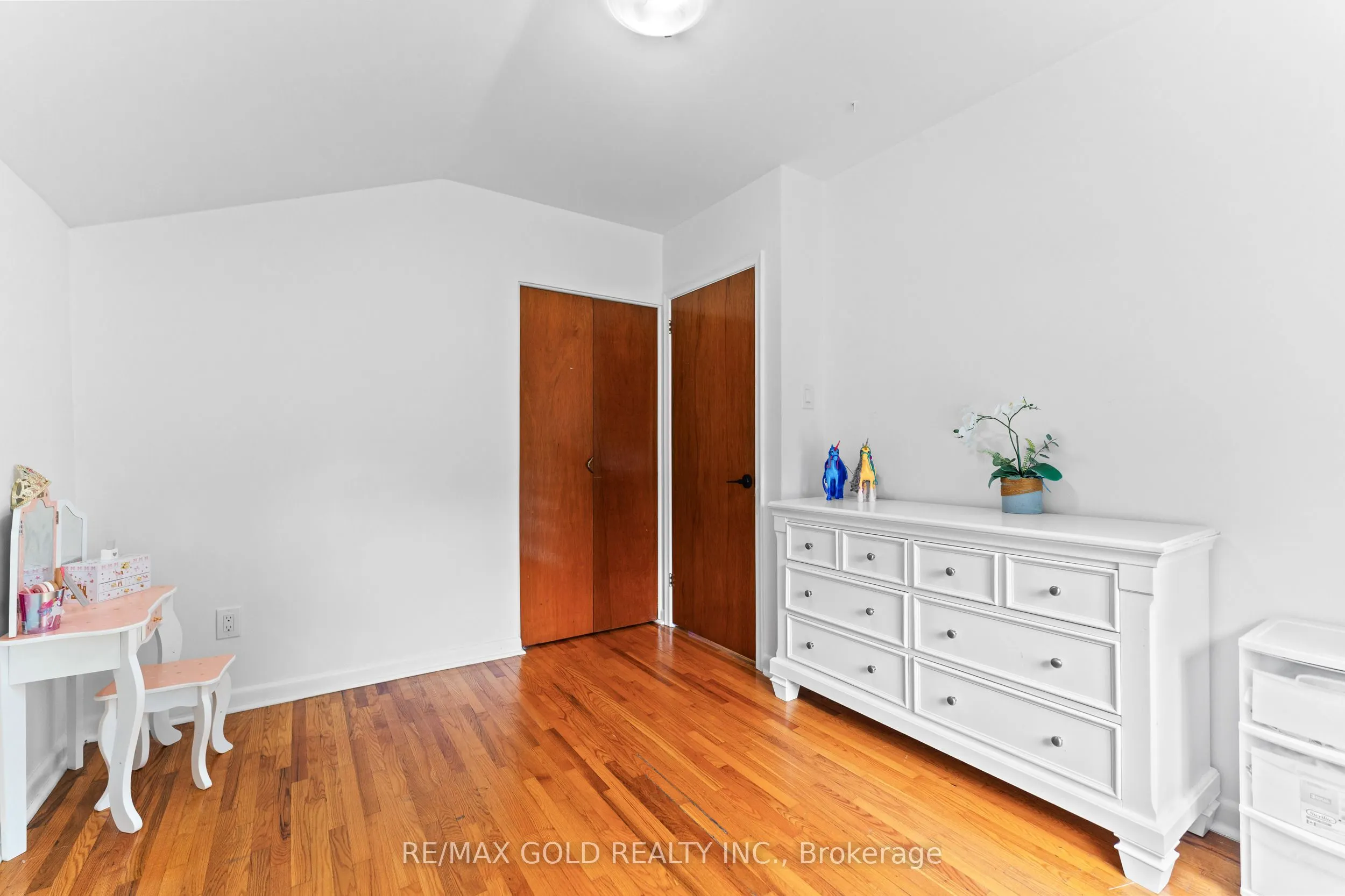 27 Burgby Avenue