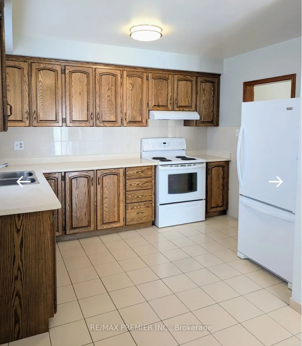 71 Sorlyn Avenue, #Main Floor