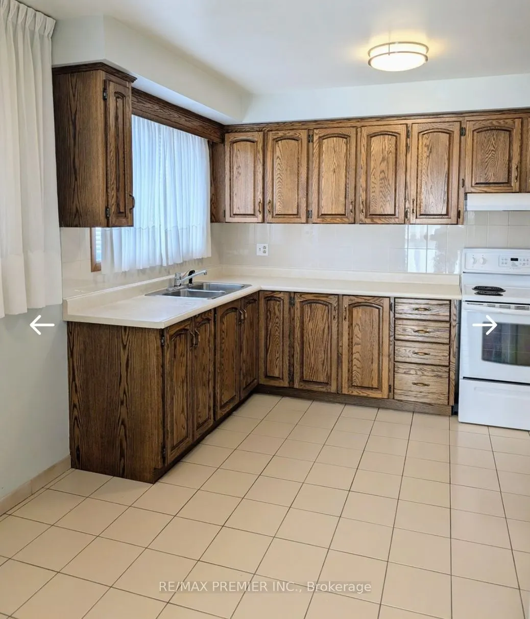 71 Sorlyn Avenue, #Main Floor