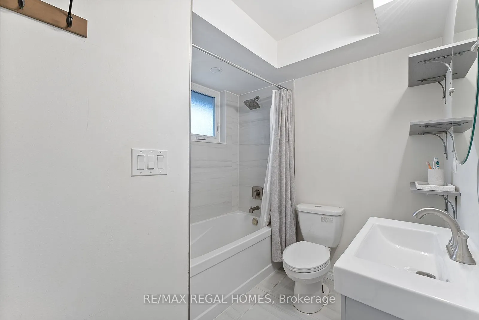 2515 Padstow Crescent