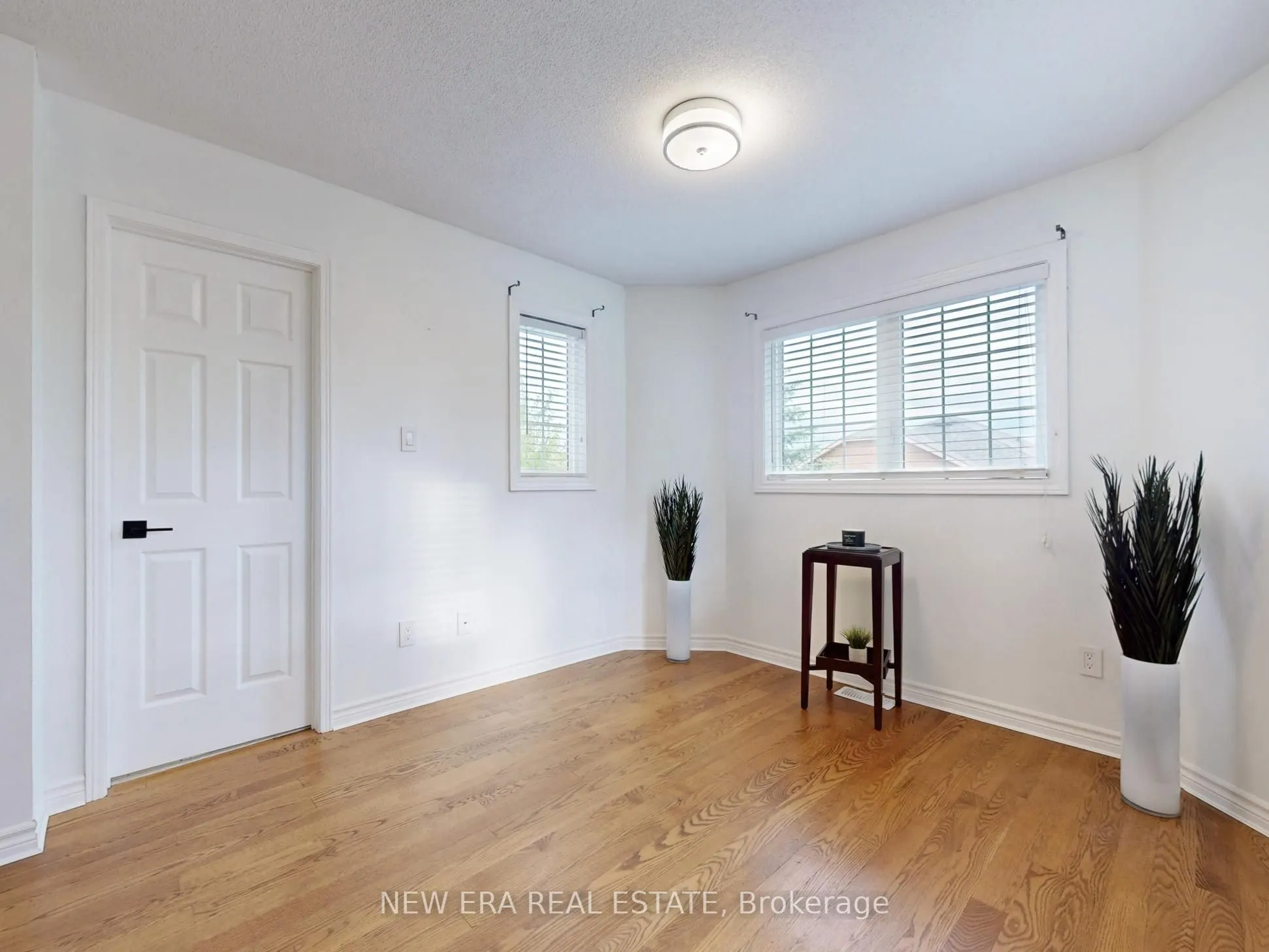 5380 Floral Hill Crescent