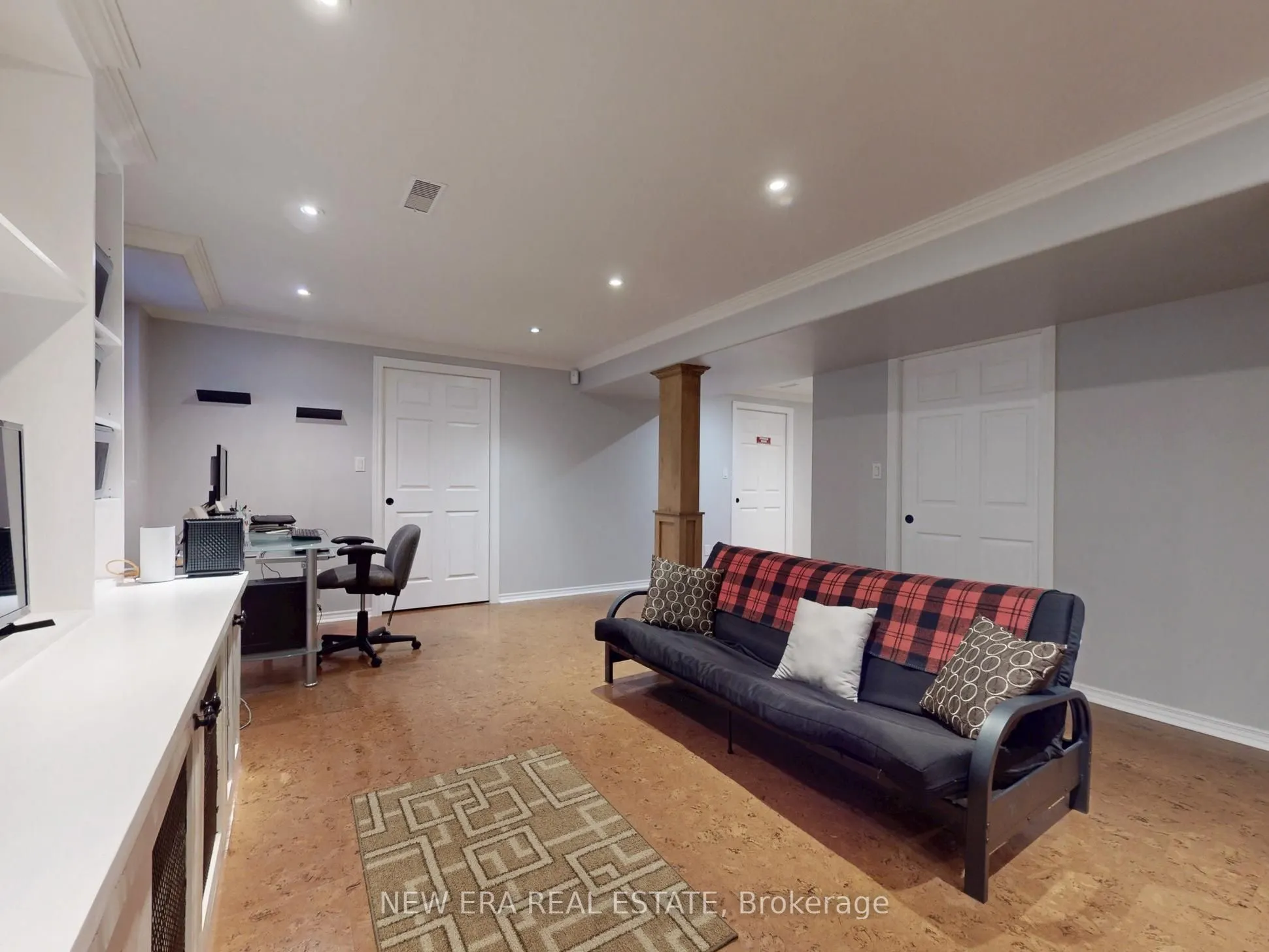 5380 Floral Hill Crescent