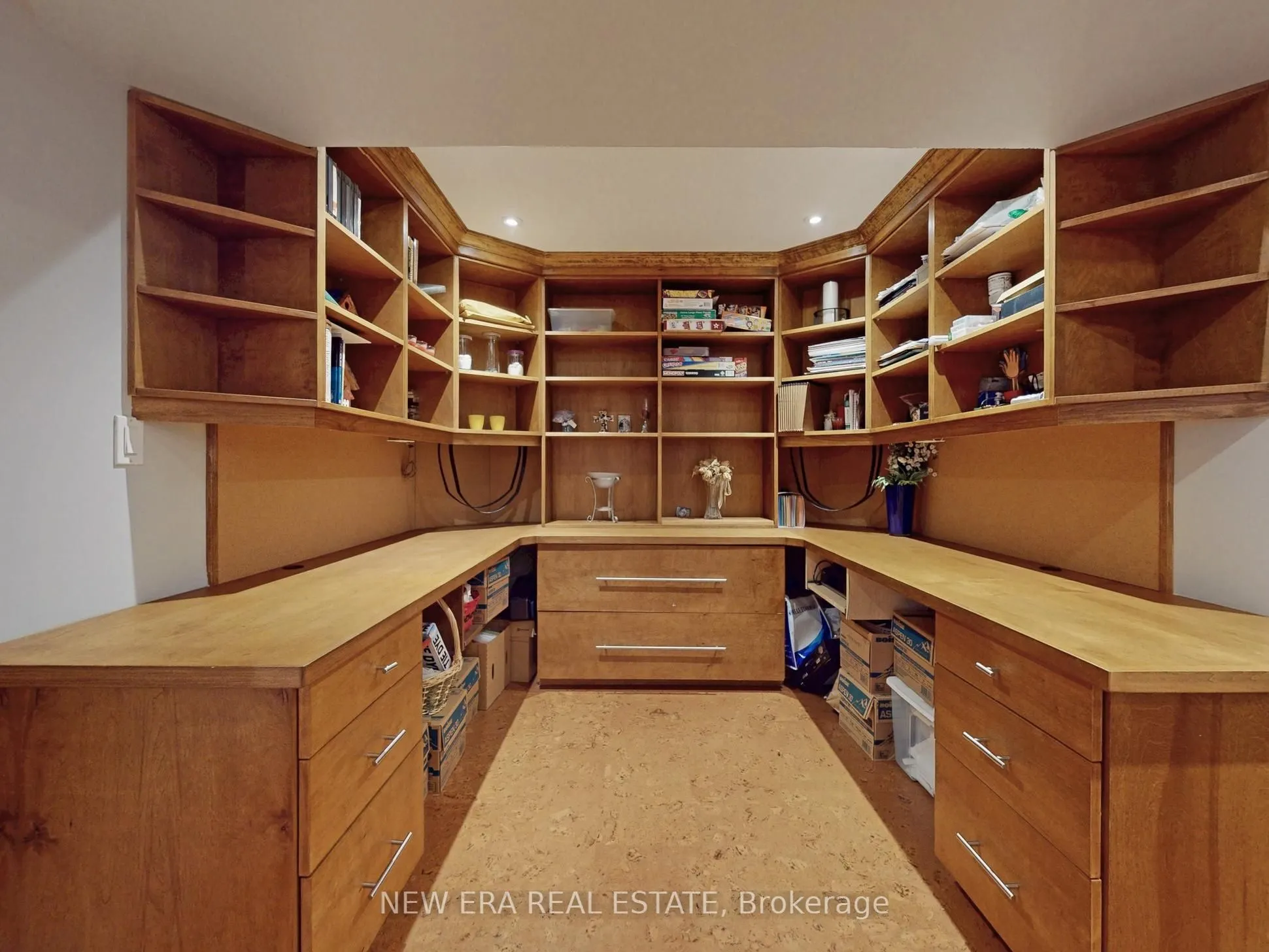 5380 Floral Hill Crescent