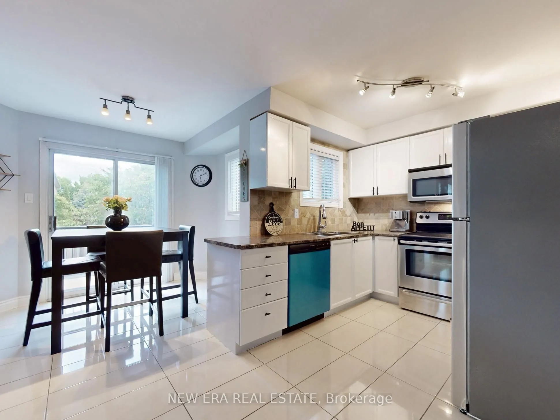 5380 Floral Hill Crescent