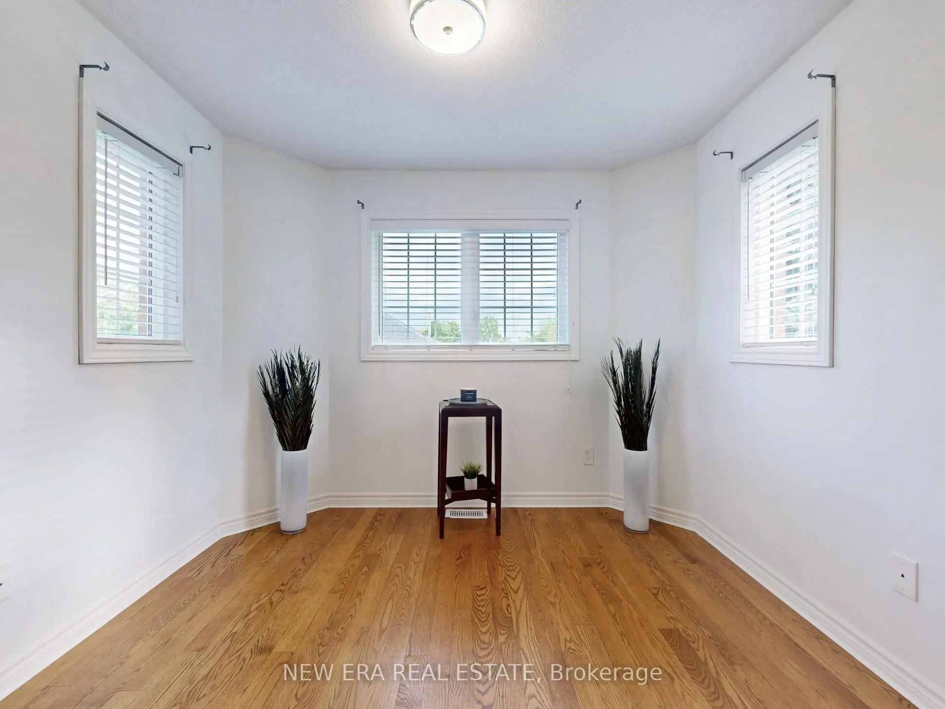 5380 Floral Hill Crescent