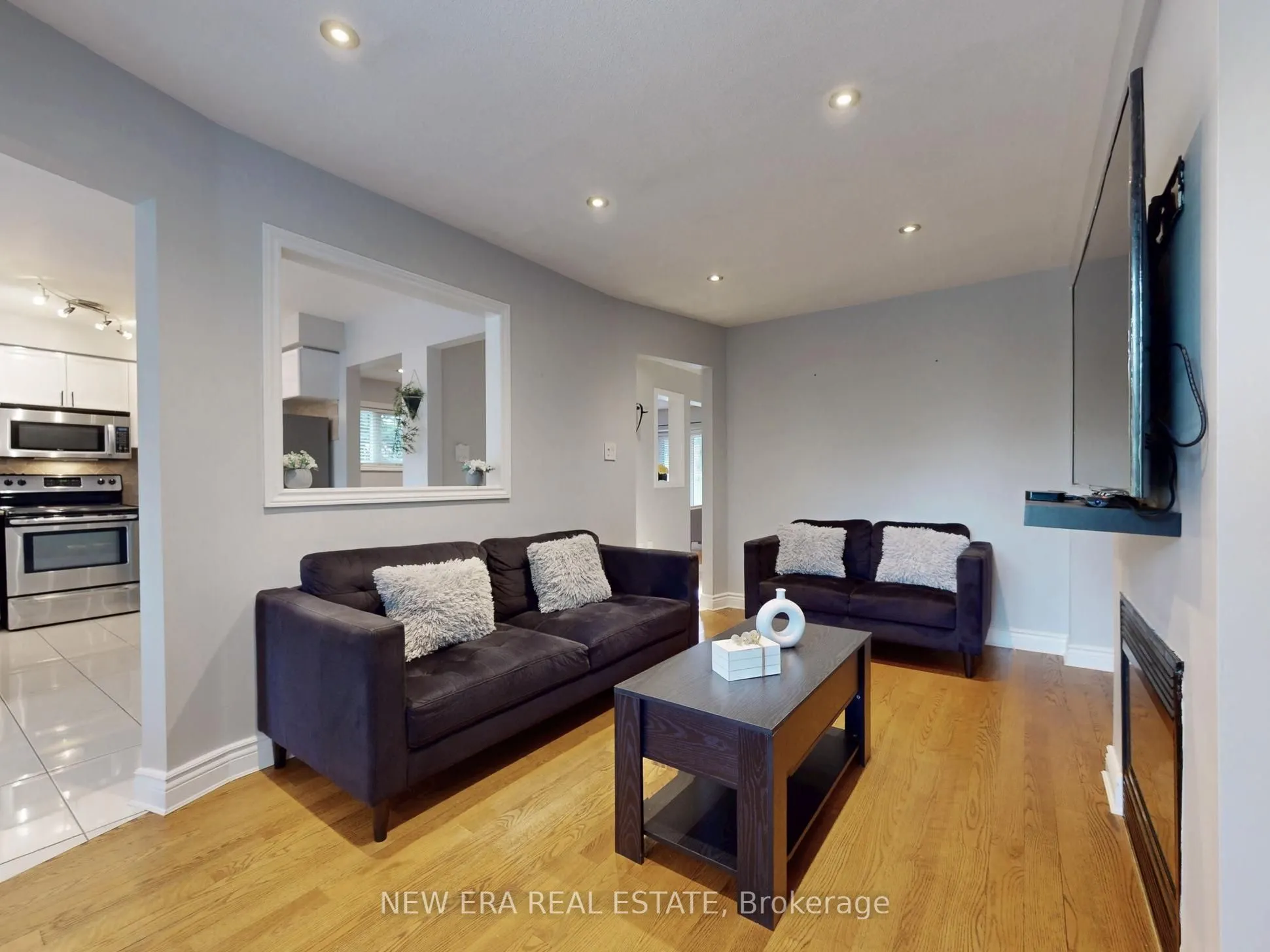 5380 Floral Hill Crescent