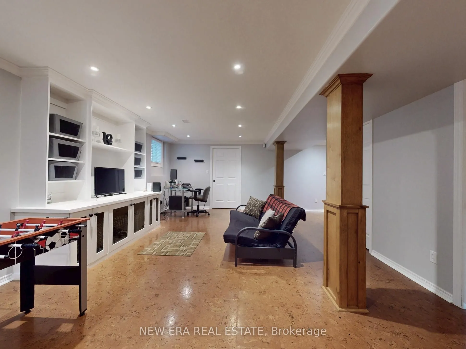 5380 Floral Hill Crescent