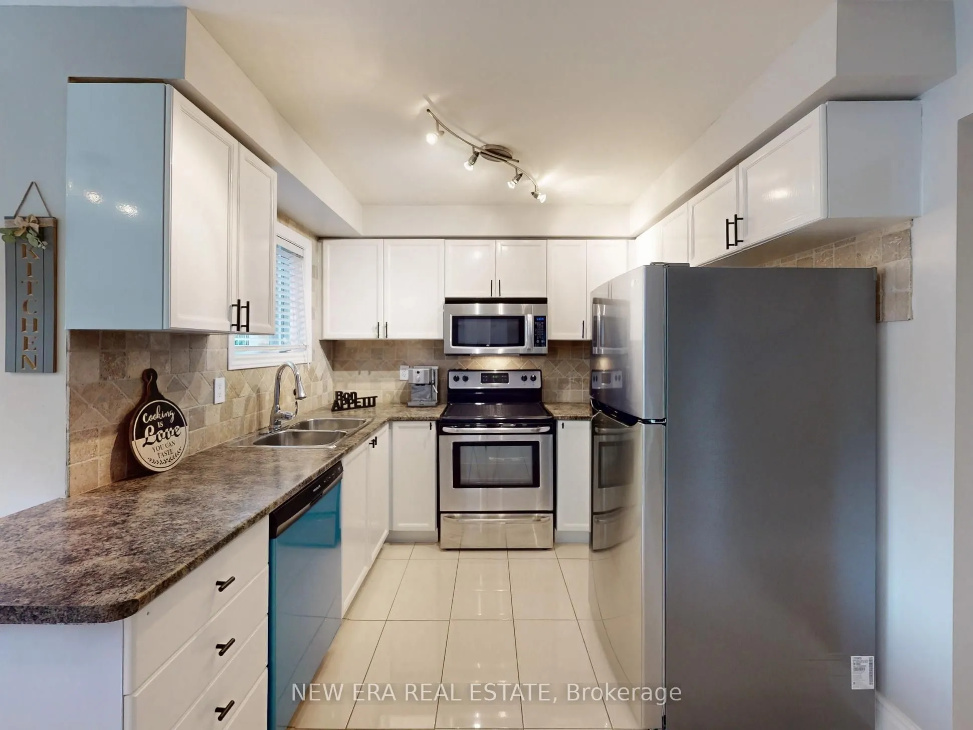 5380 Floral Hill Crescent