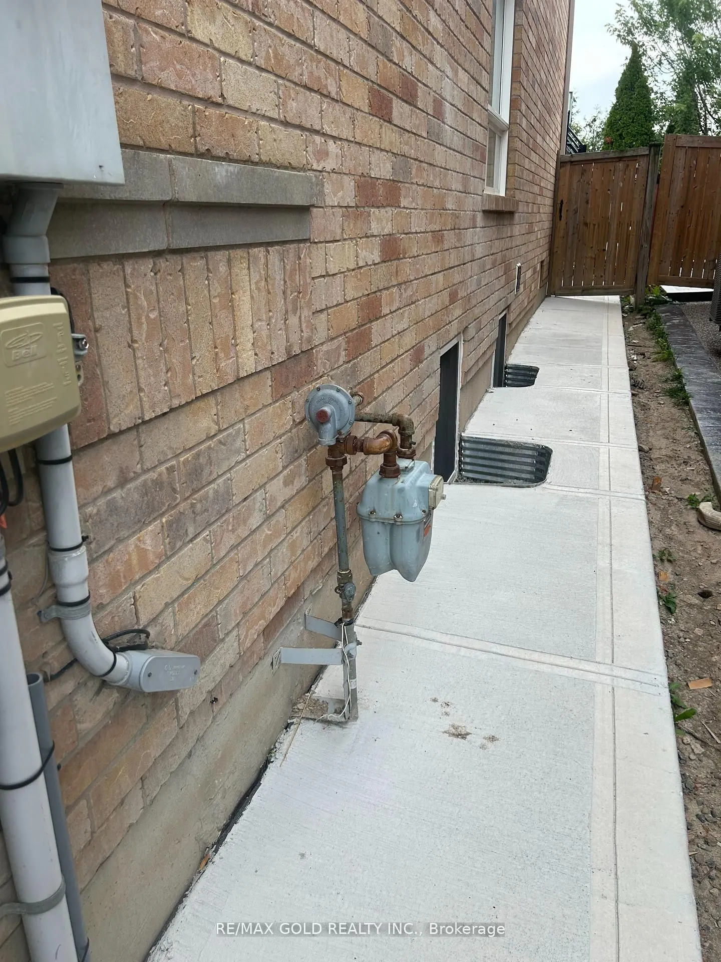 84 Crown Victoria Drive, #(Bsmt)