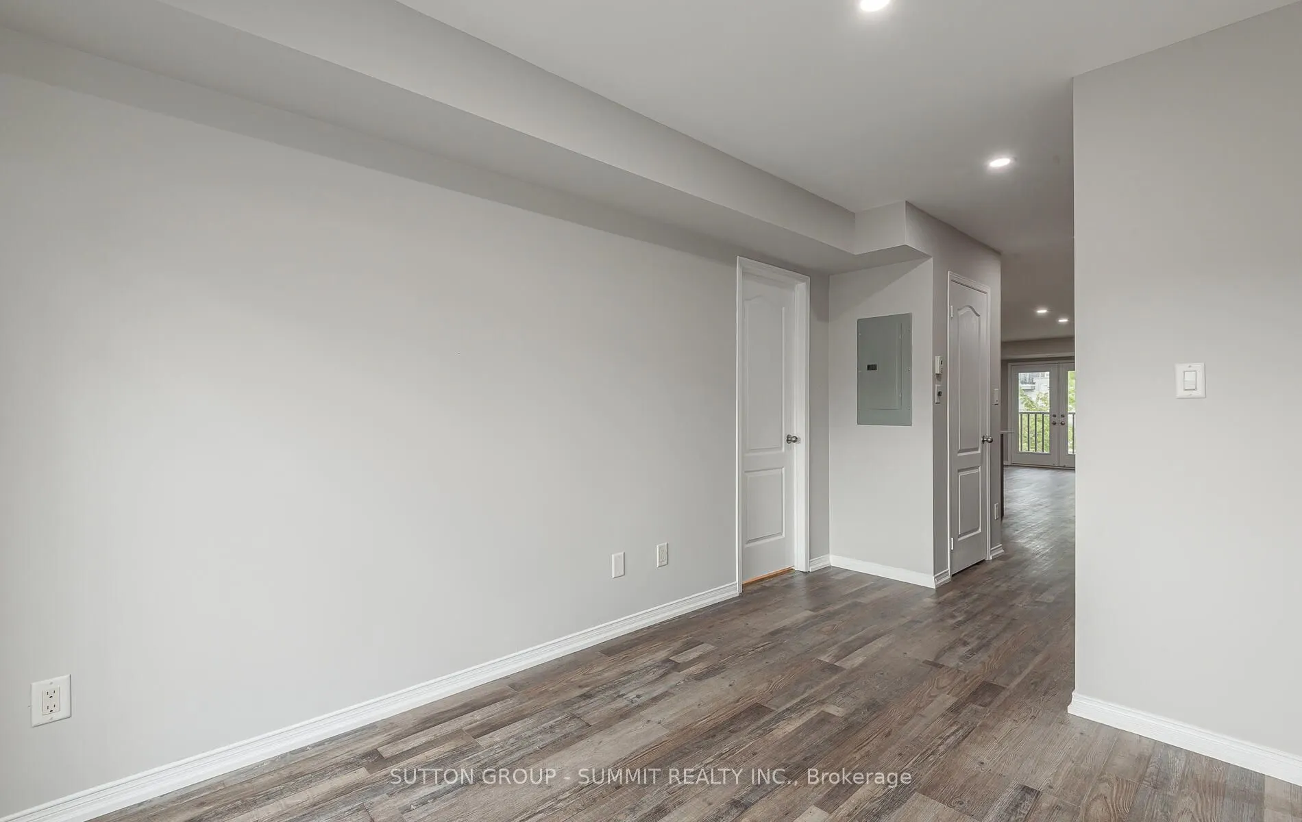 3088 Thomas Street, #8