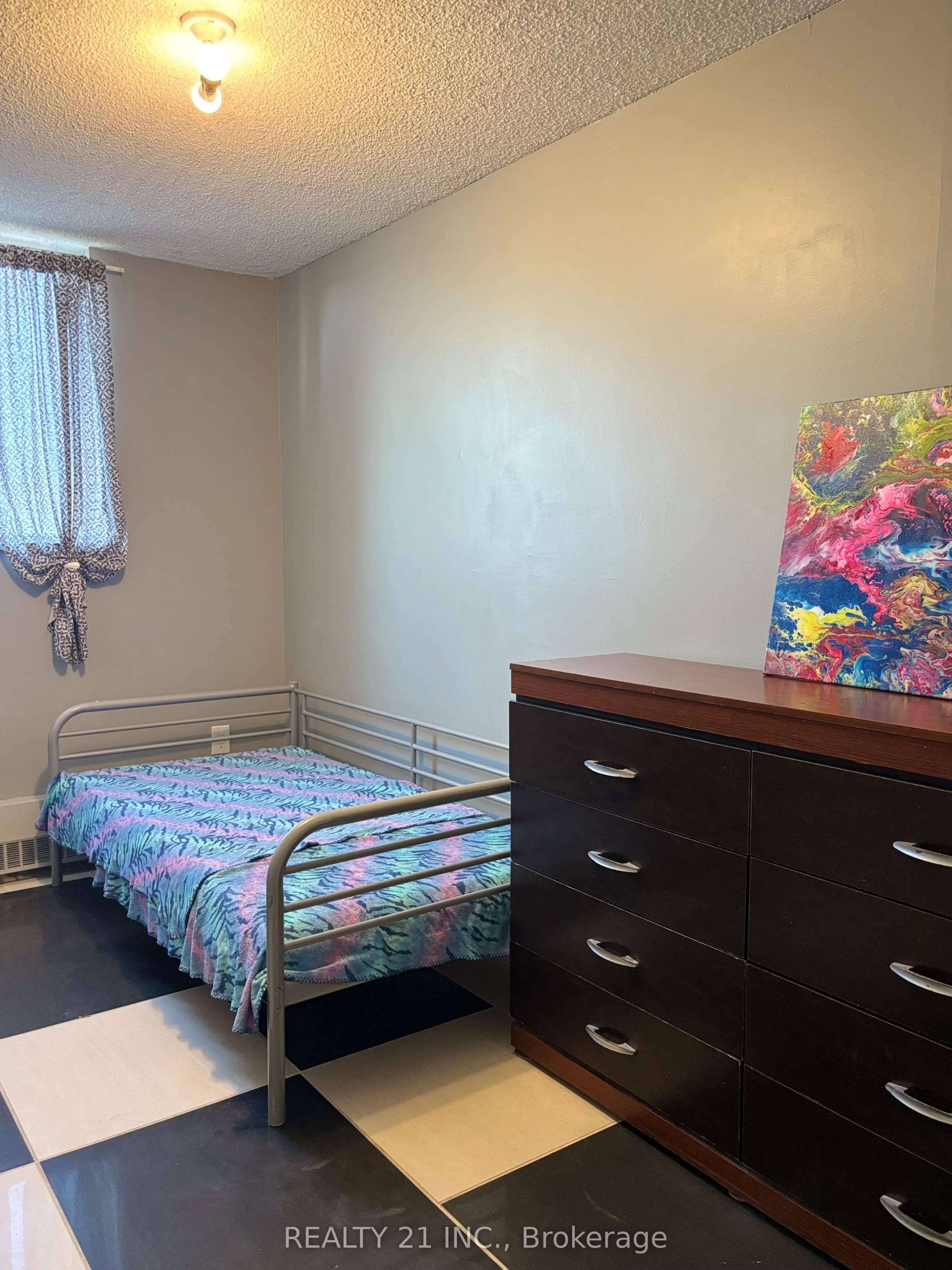 50 Lotherton Pathway S, #906