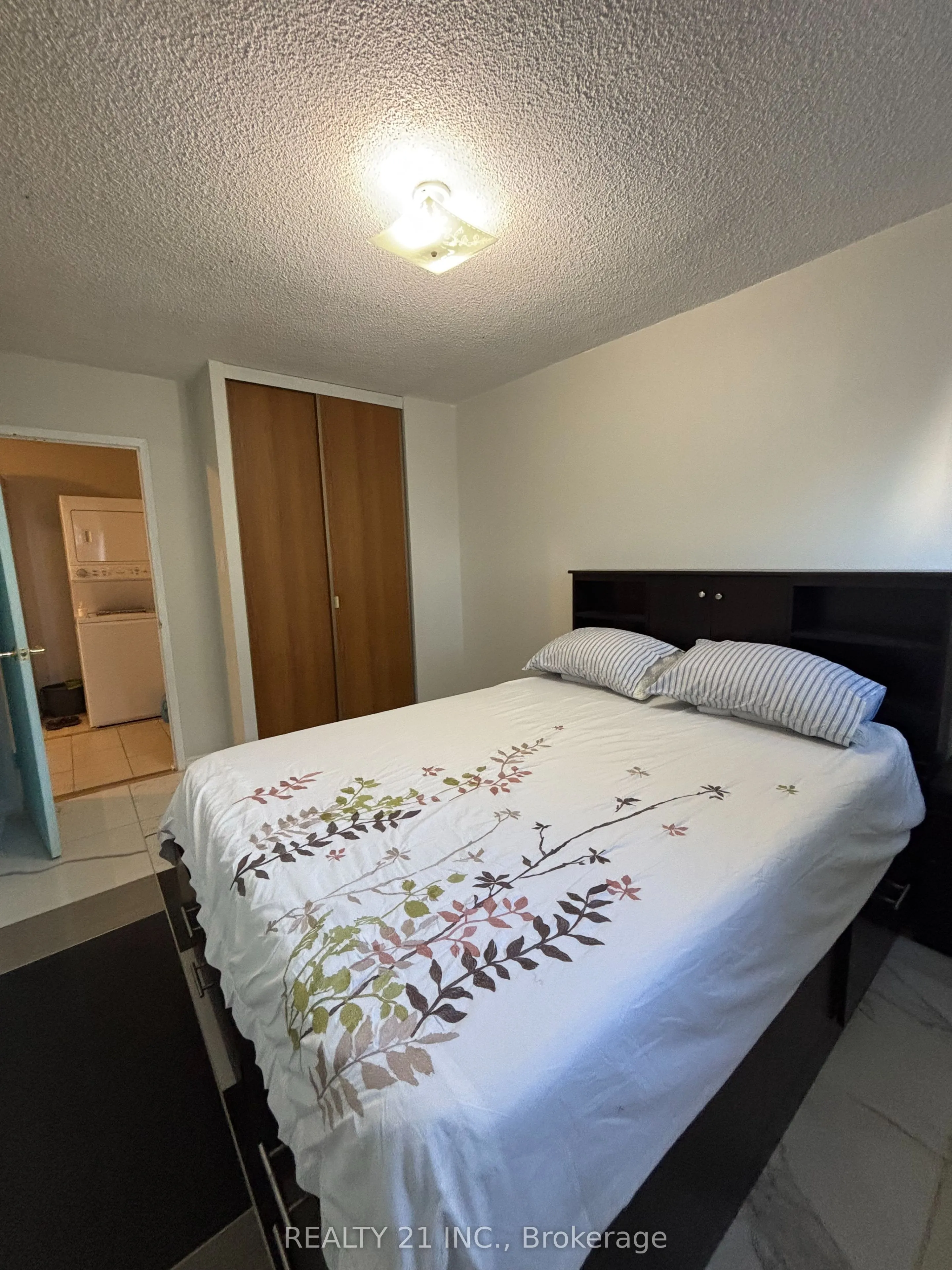 50 Lotherton Pathway S, #906