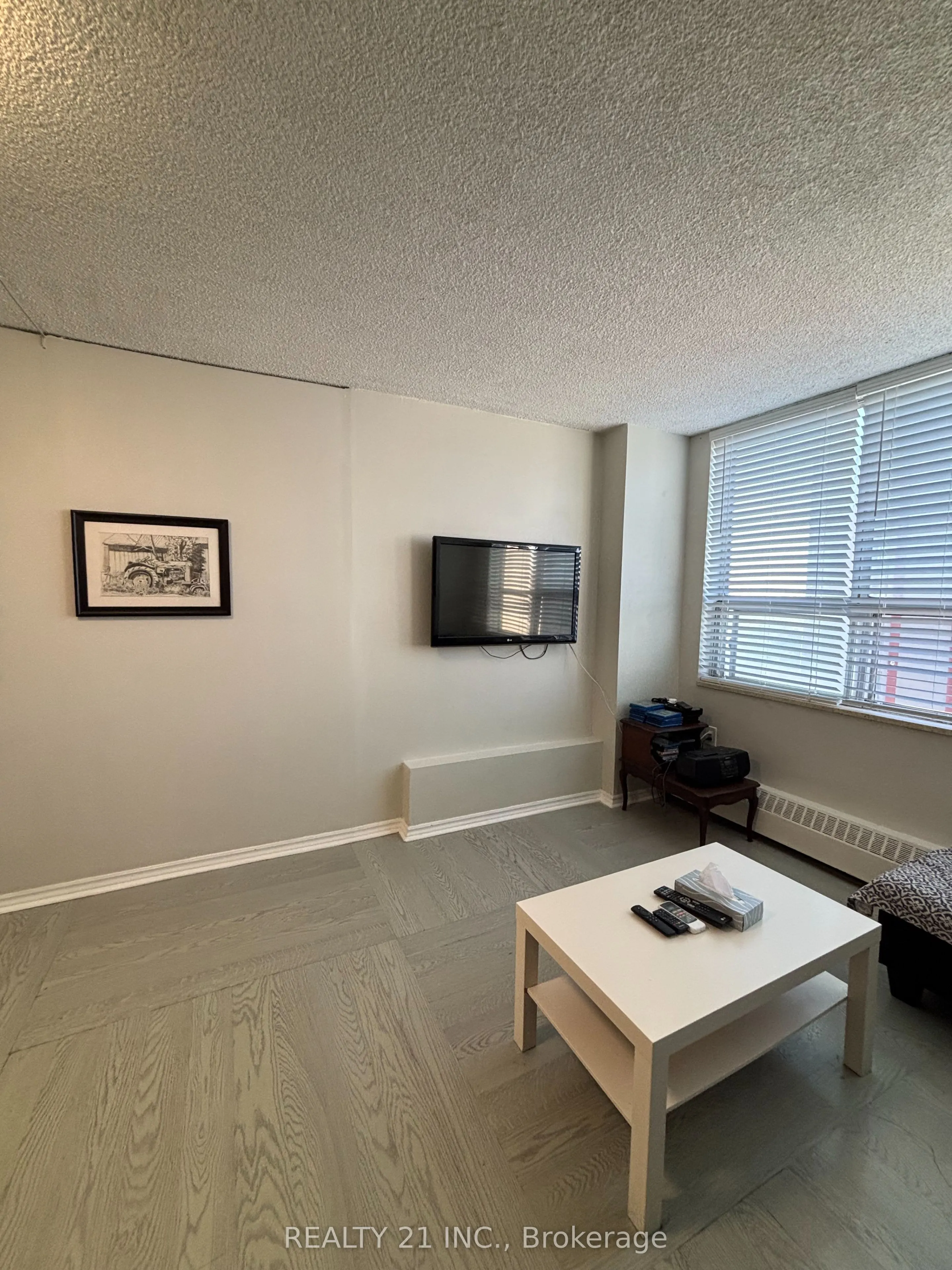 50 Lotherton Pathway S, #906