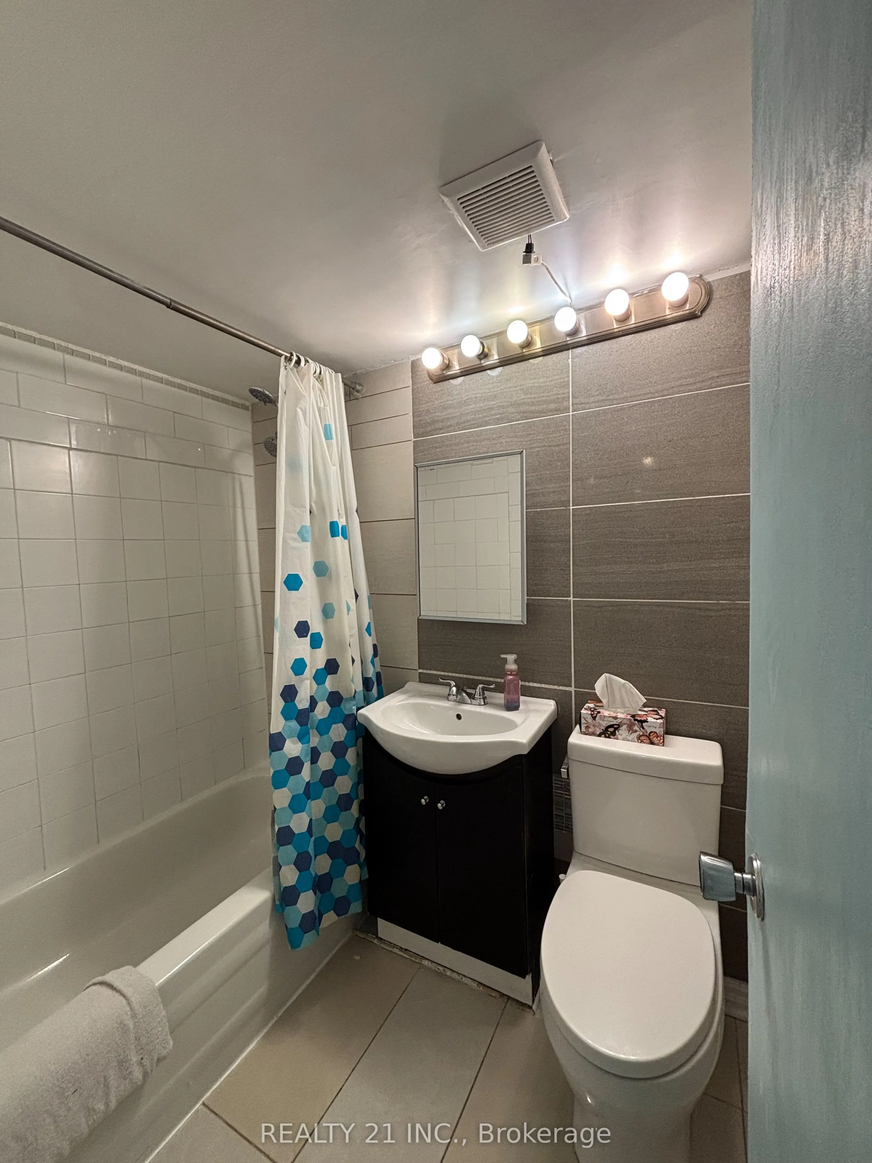 50 Lotherton Pathway S, #906