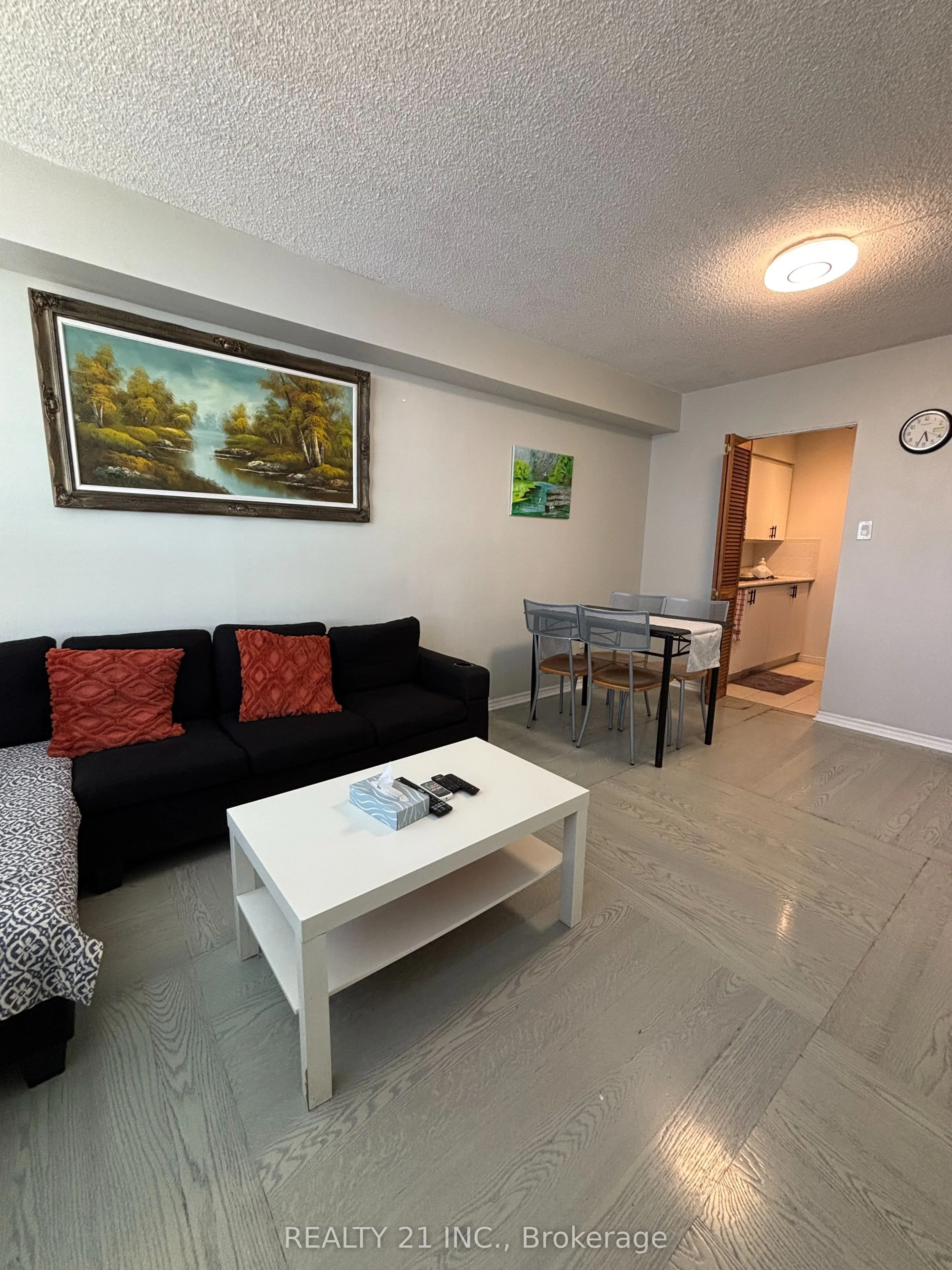 50 Lotherton Pathway S, #906
