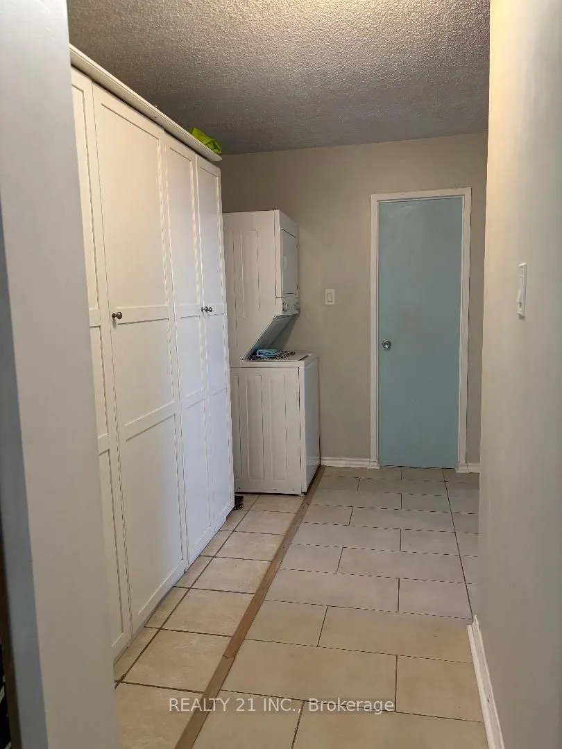 50 Lotherton Pathway S, #906