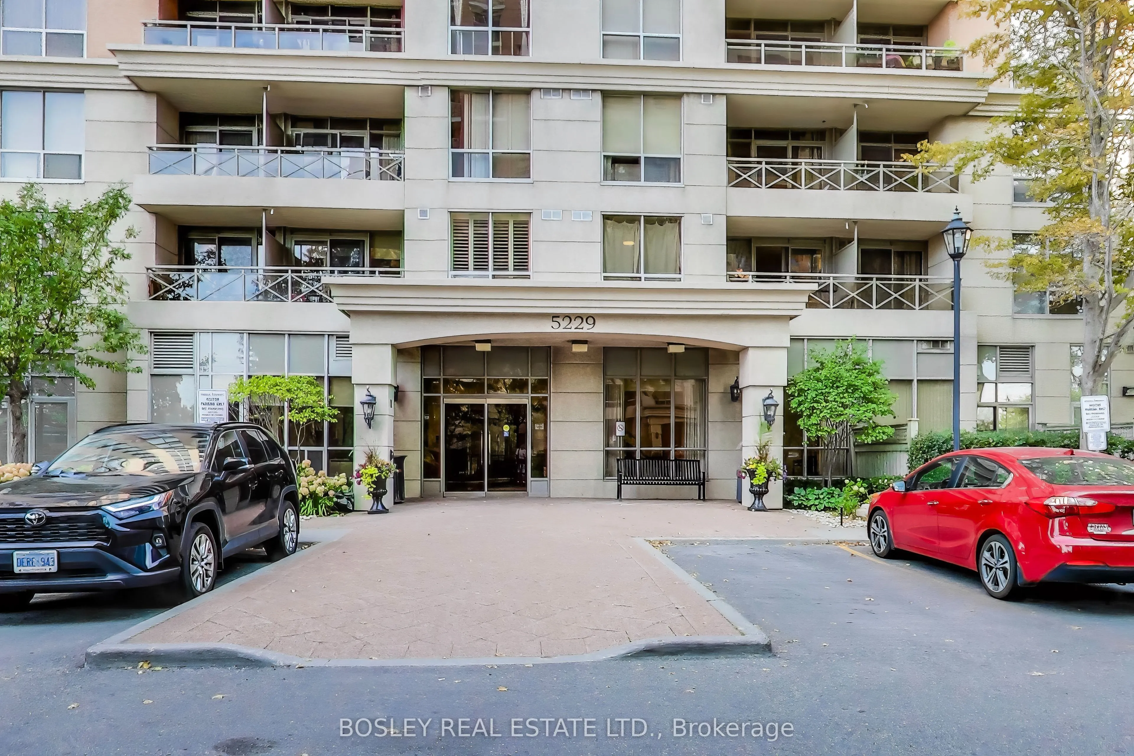 5229 Dundas Street W, #PH03