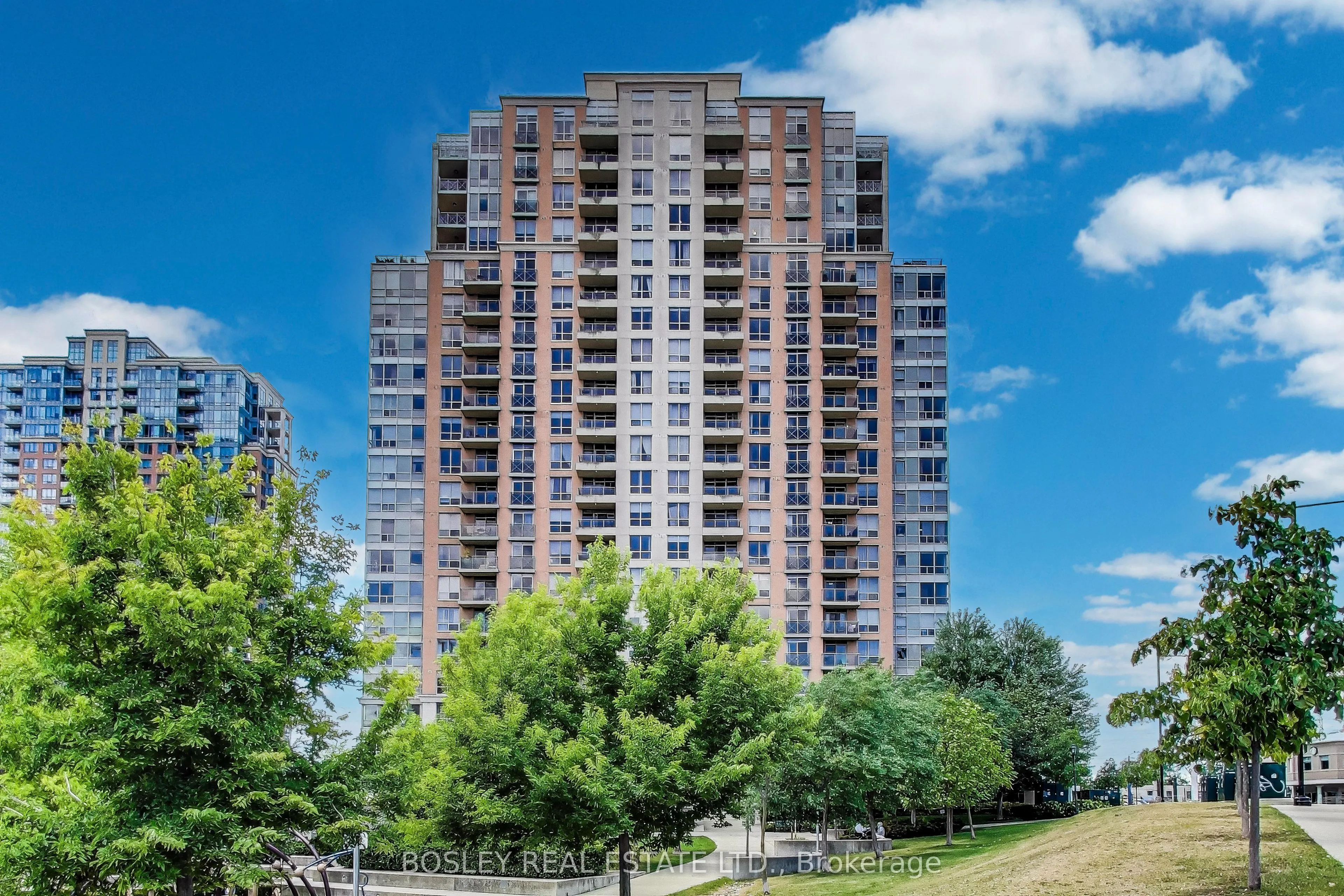 5229 Dundas Street W, #PH03