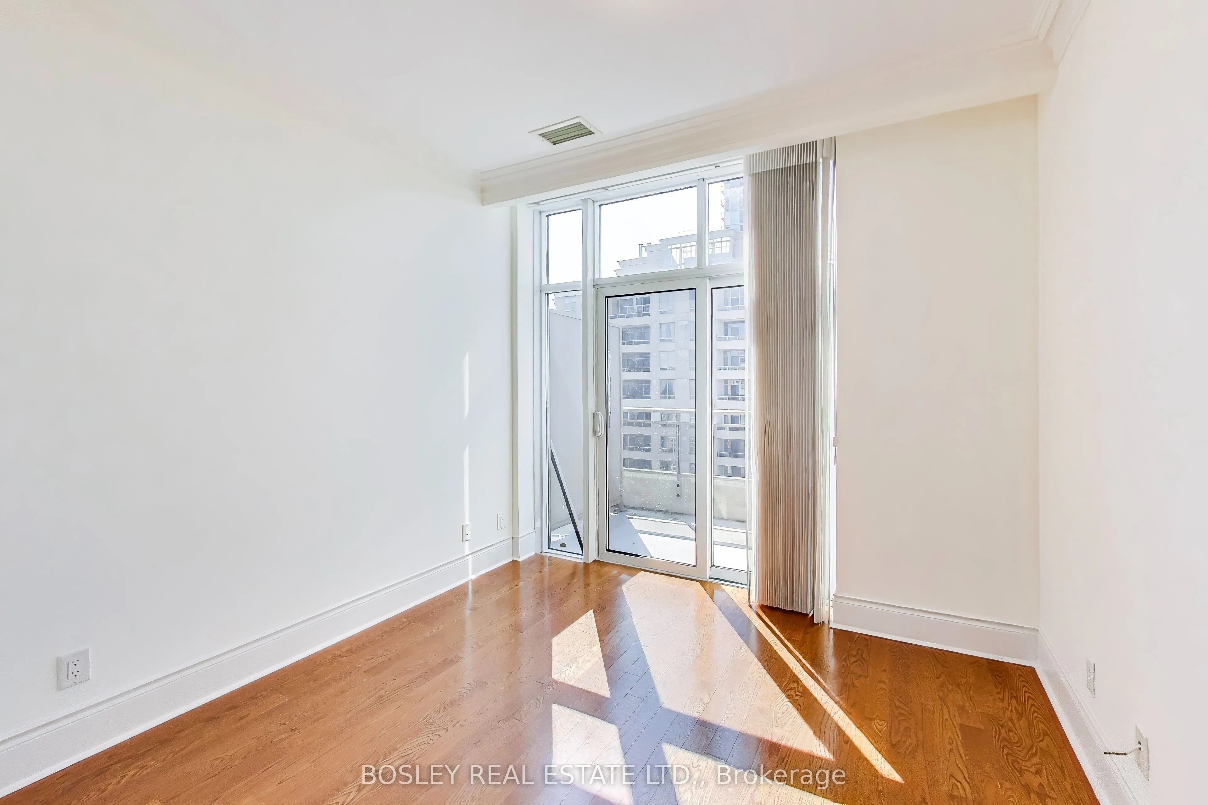5229 Dundas Street W, #PH03