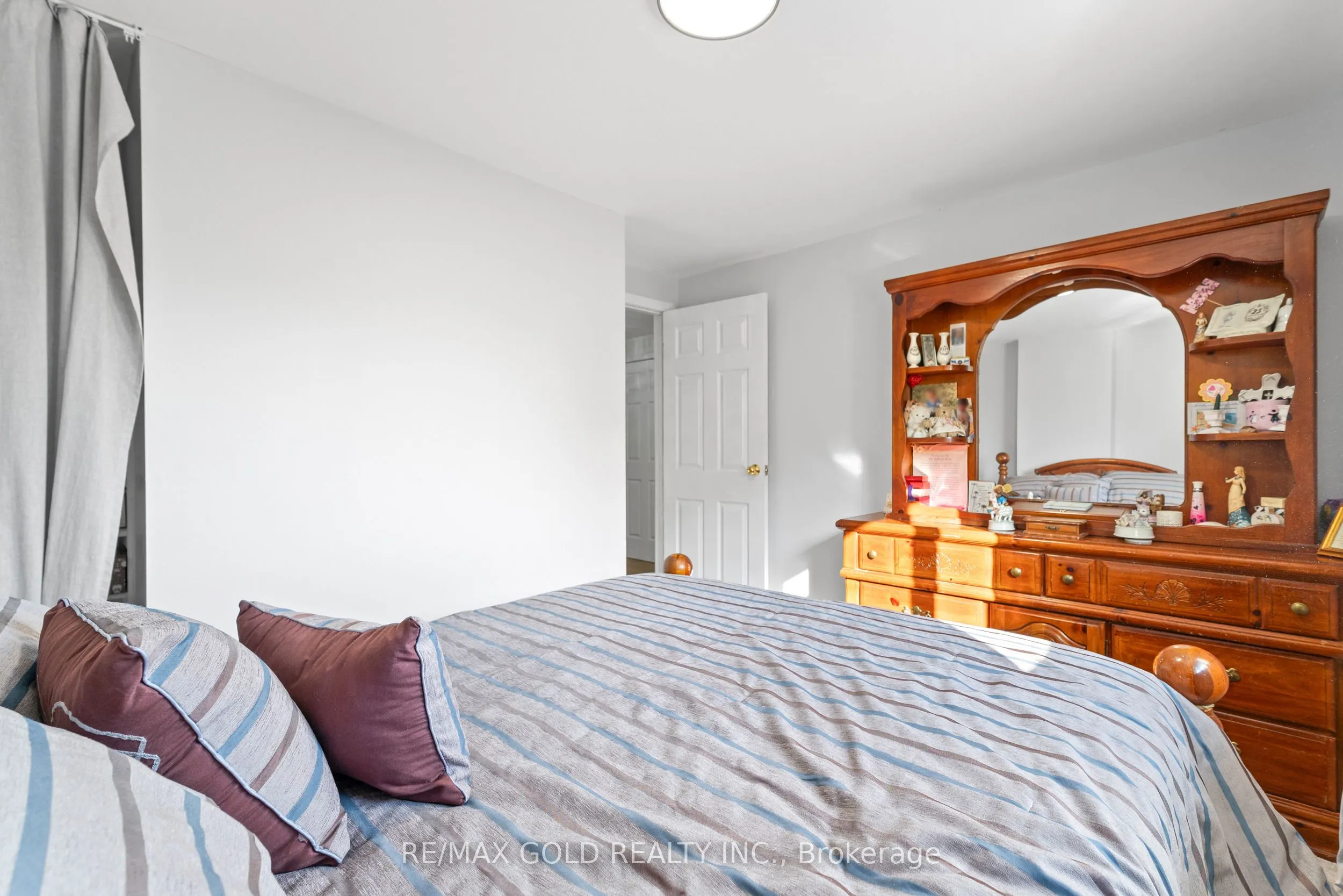 1 Greenbriar Road