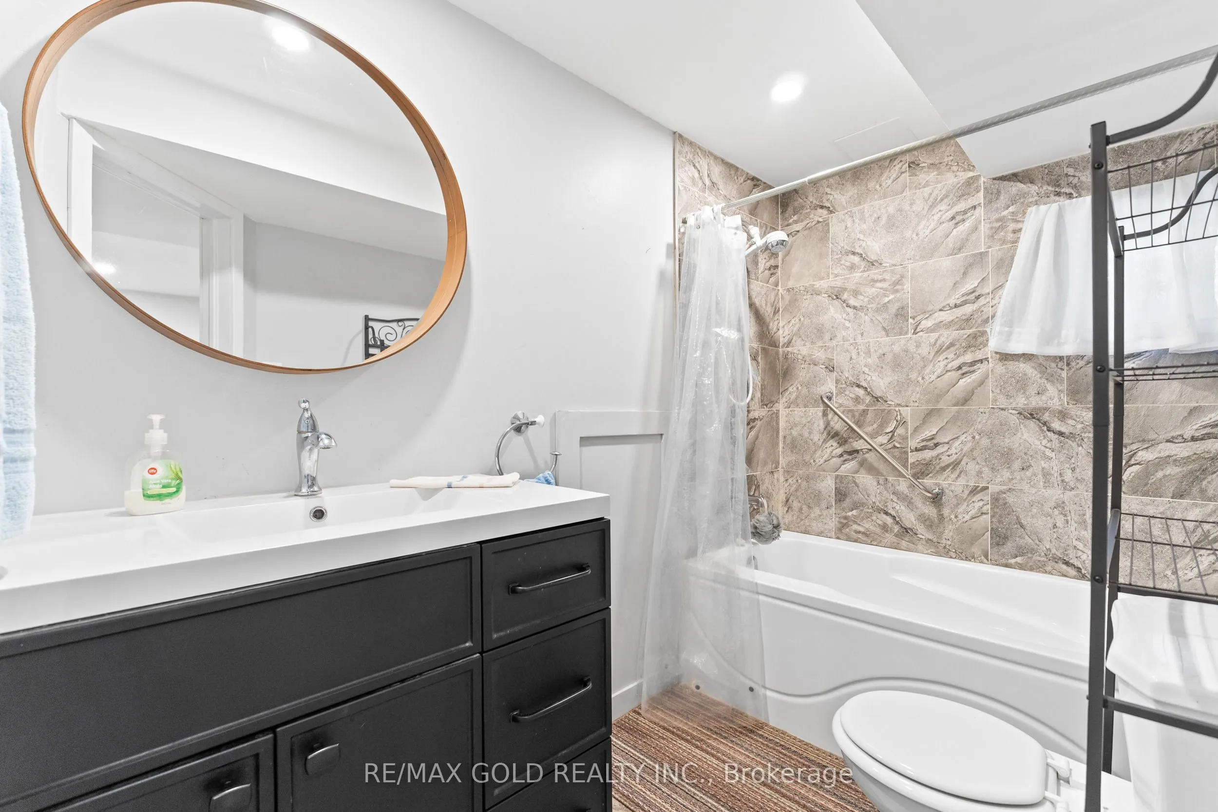 1 Greenbriar Road