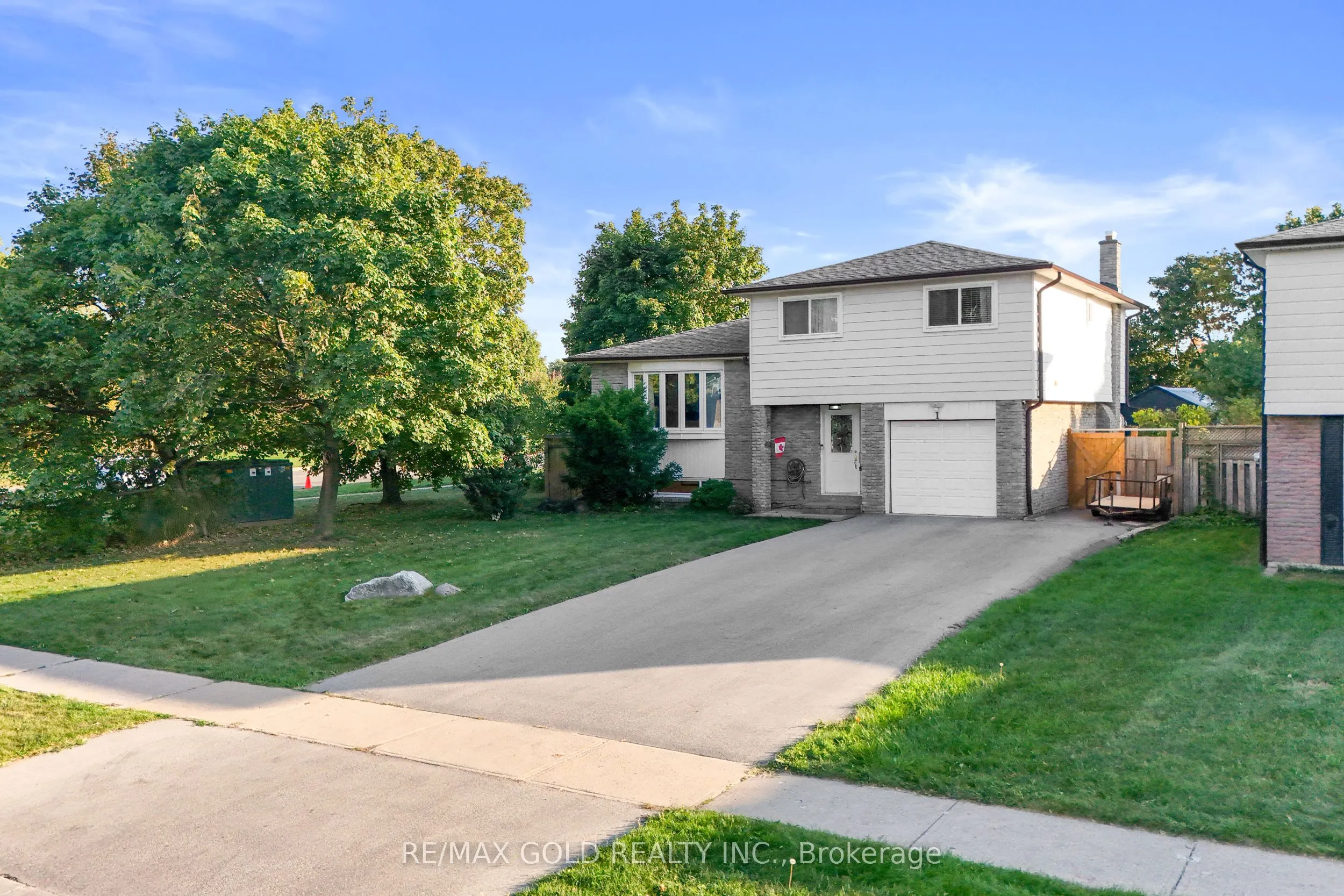 1 Greenbriar Road