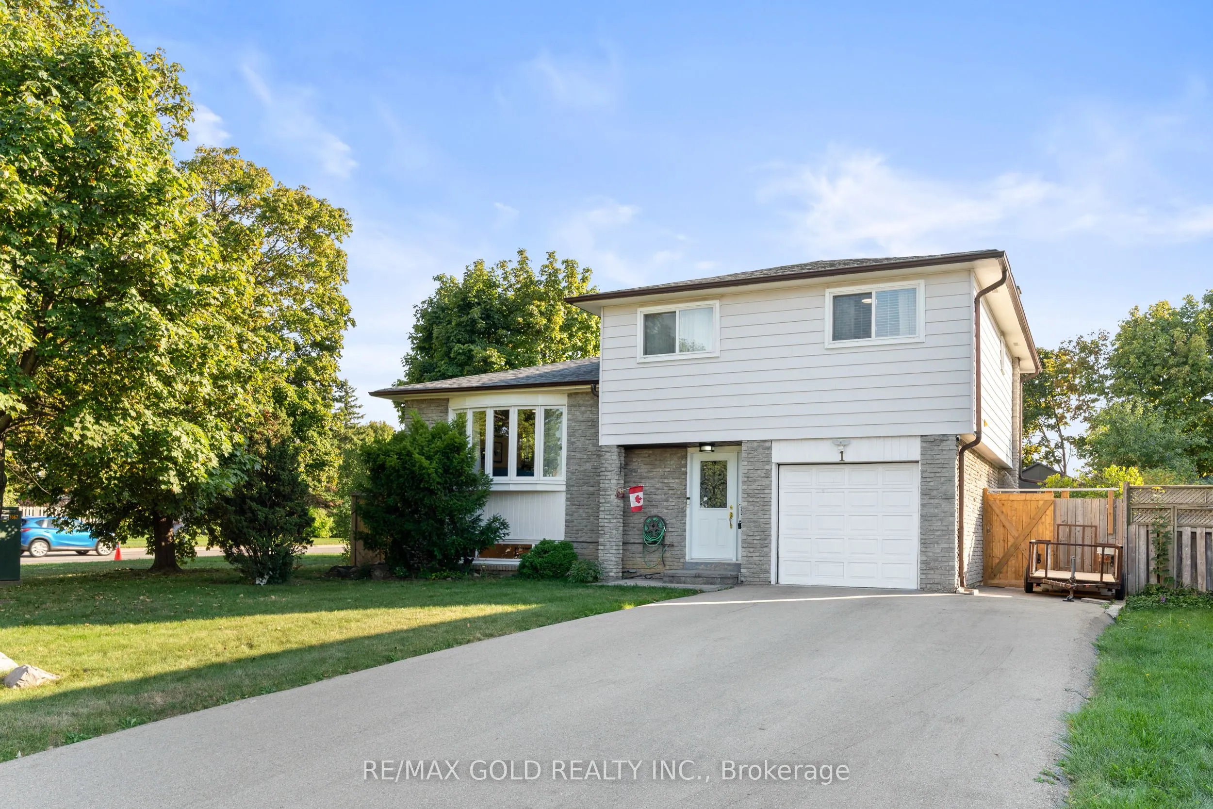 1 Greenbriar Road