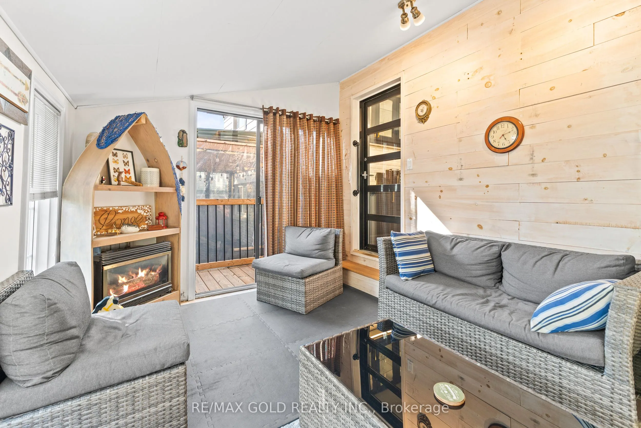 1 Greenbriar Road