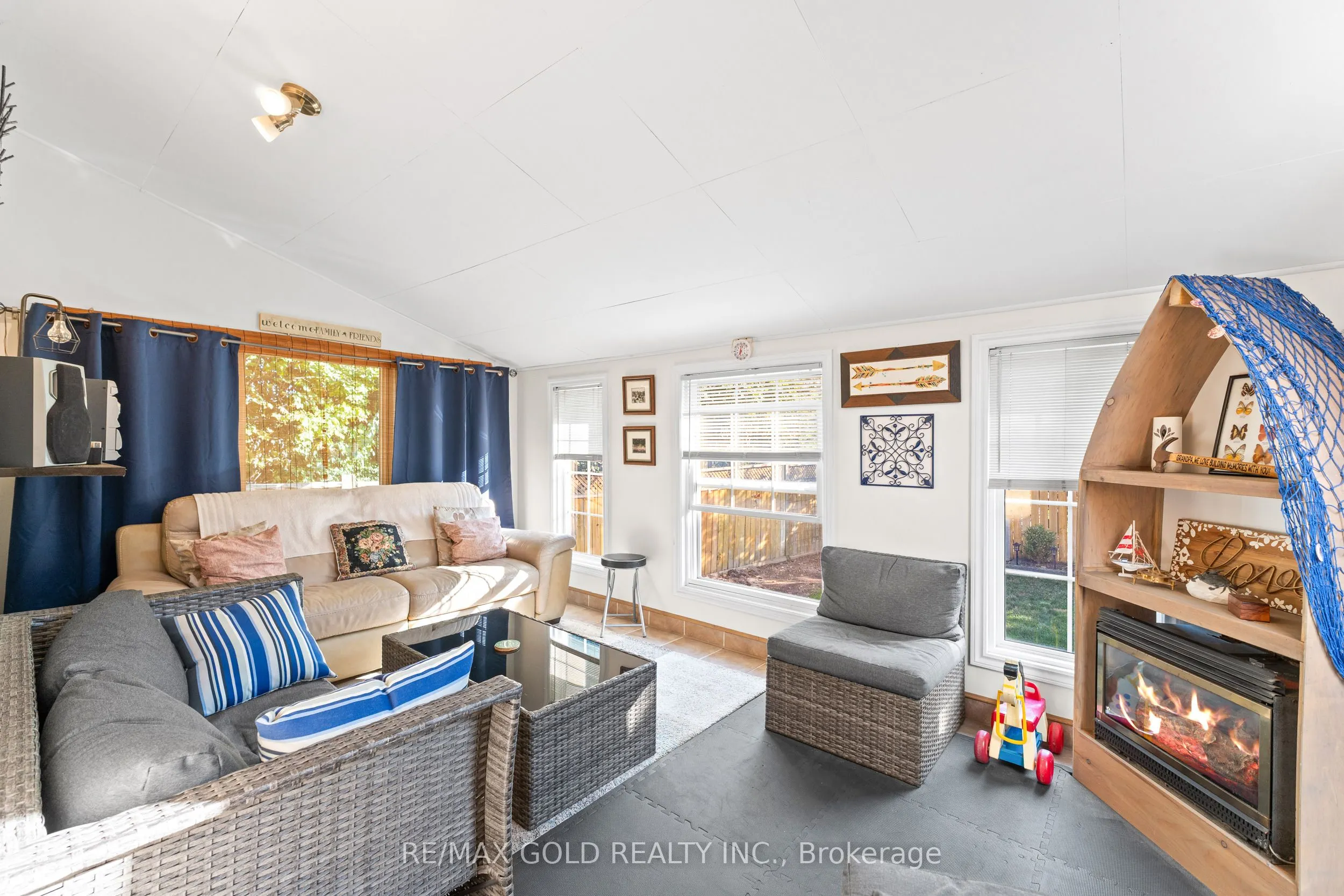1 Greenbriar Road