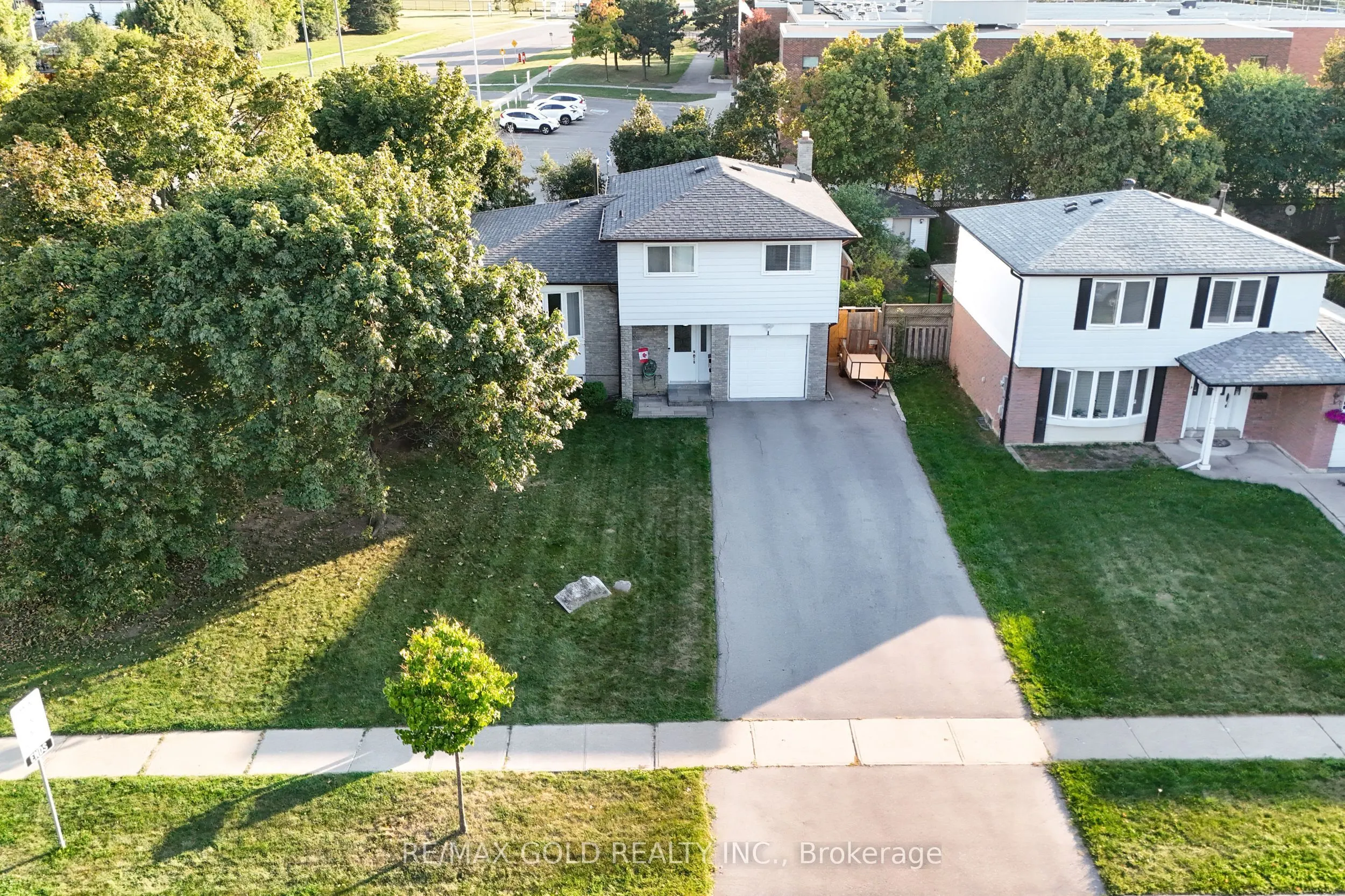 1 Greenbriar Road